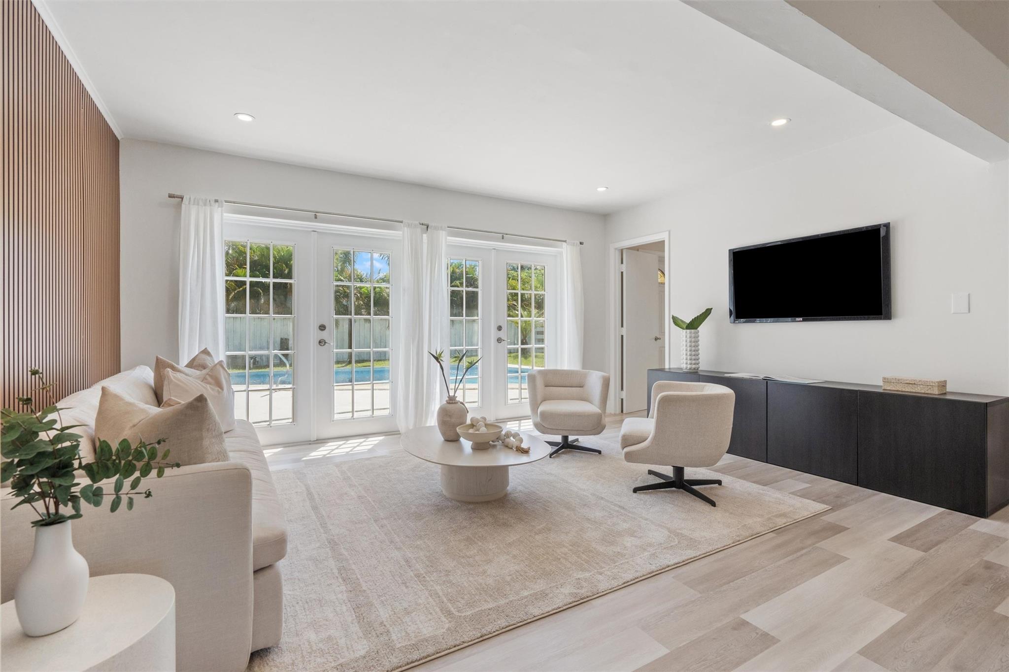 818 Fairway Dr