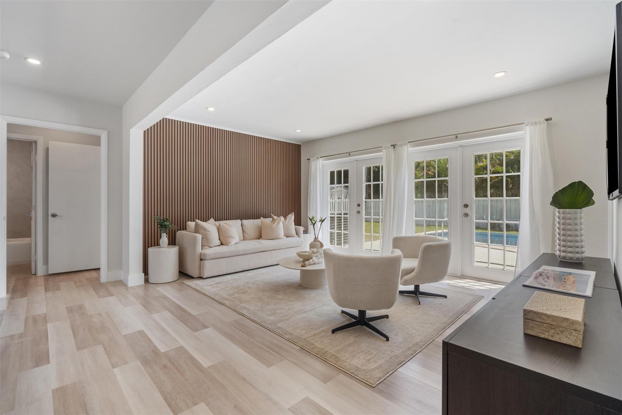 818 Fairway Dr