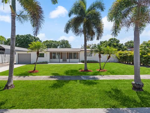 818 Fairway Dr Plantation FL 33317
