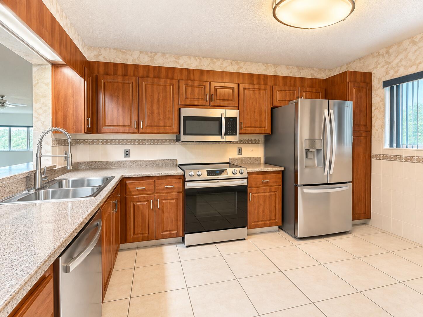 Properties 3178 VIA POINCIANA Drive 411