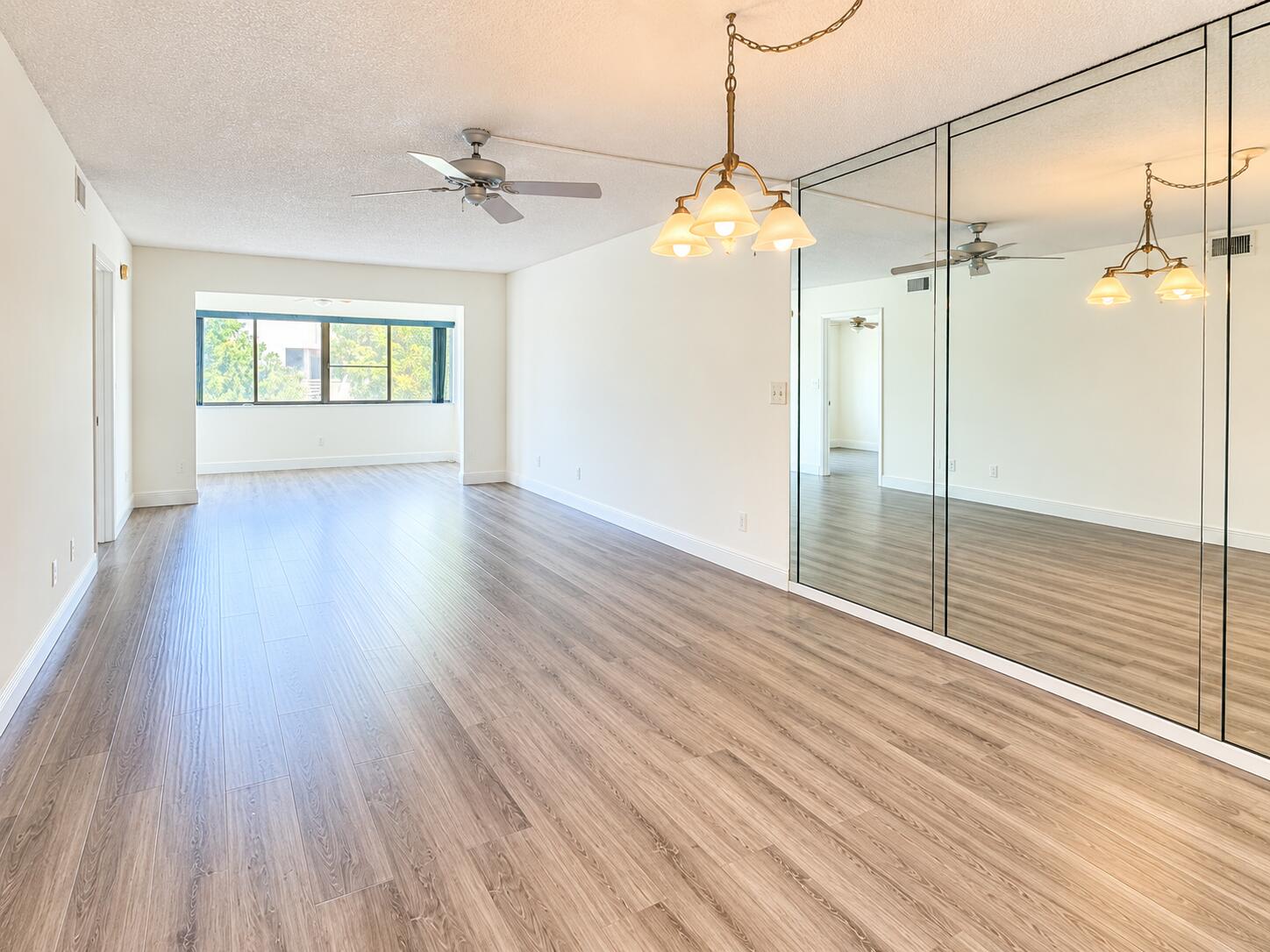Properties 3178 VIA POINCIANA Drive 411