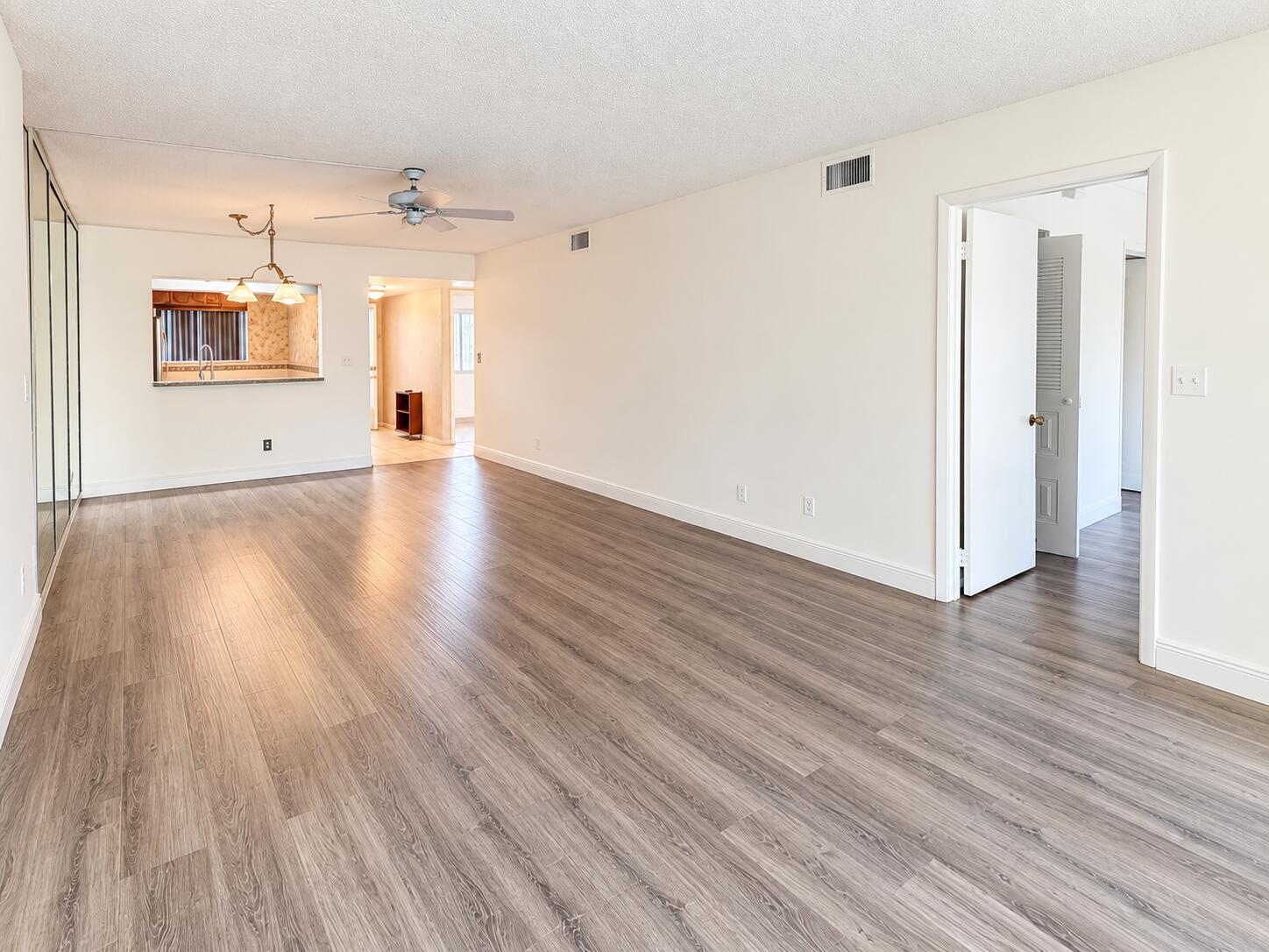 Properties 3178 VIA POINCIANA Drive 411