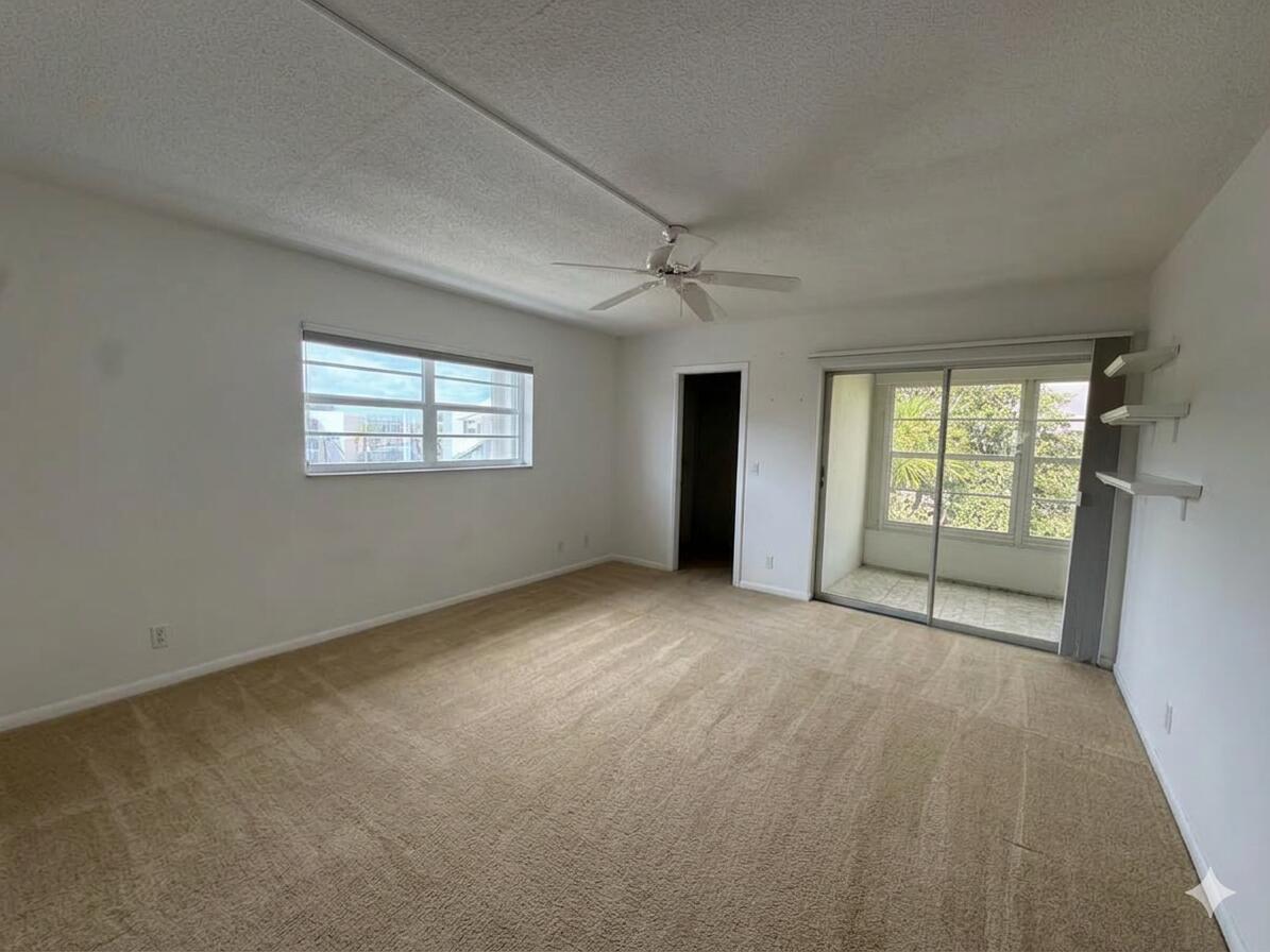 CENTURY VILLAGE - WELLINGTON CONDOS - Residential