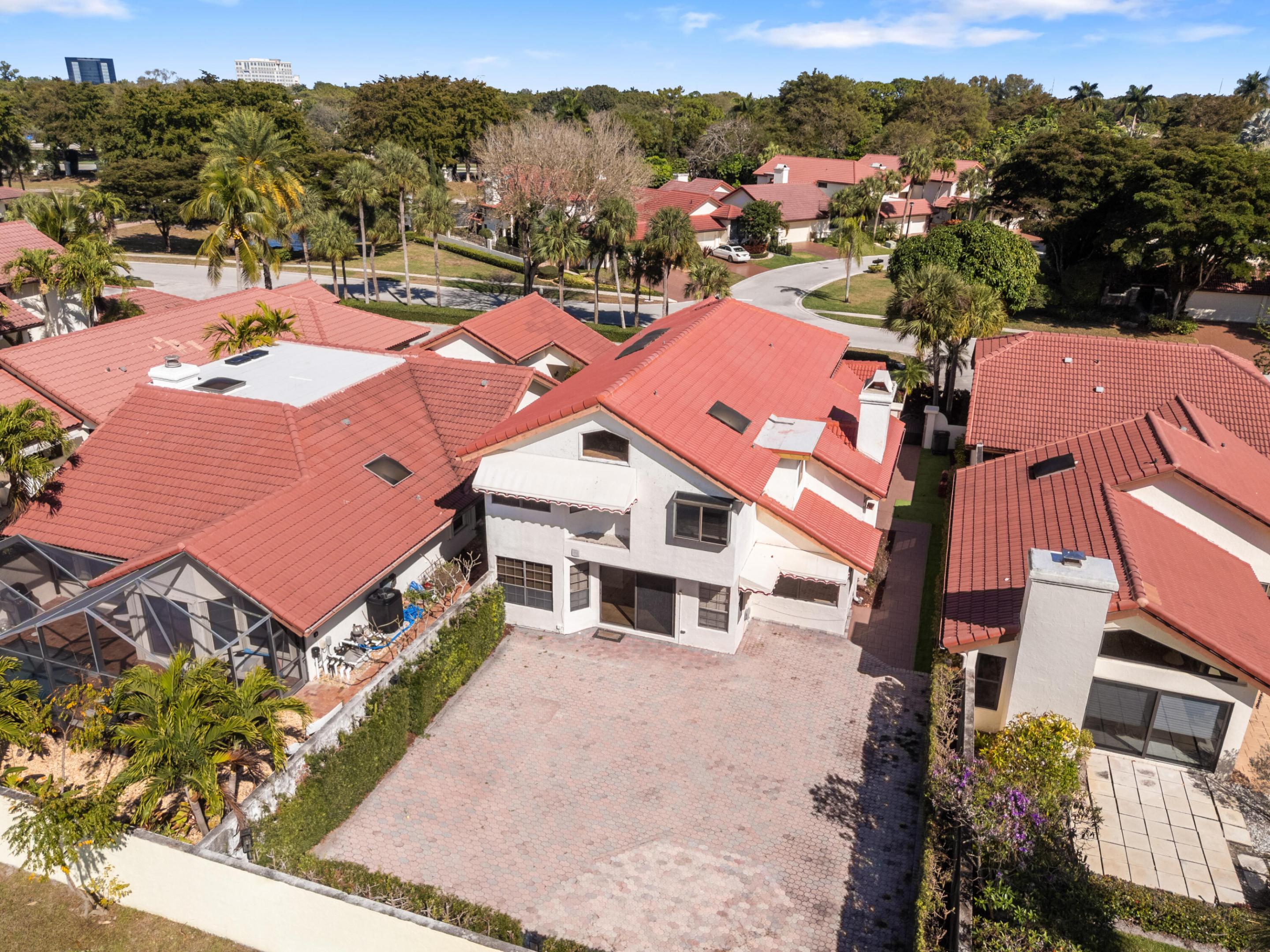 TOWN PLACE CLUB VILLAS - Residential