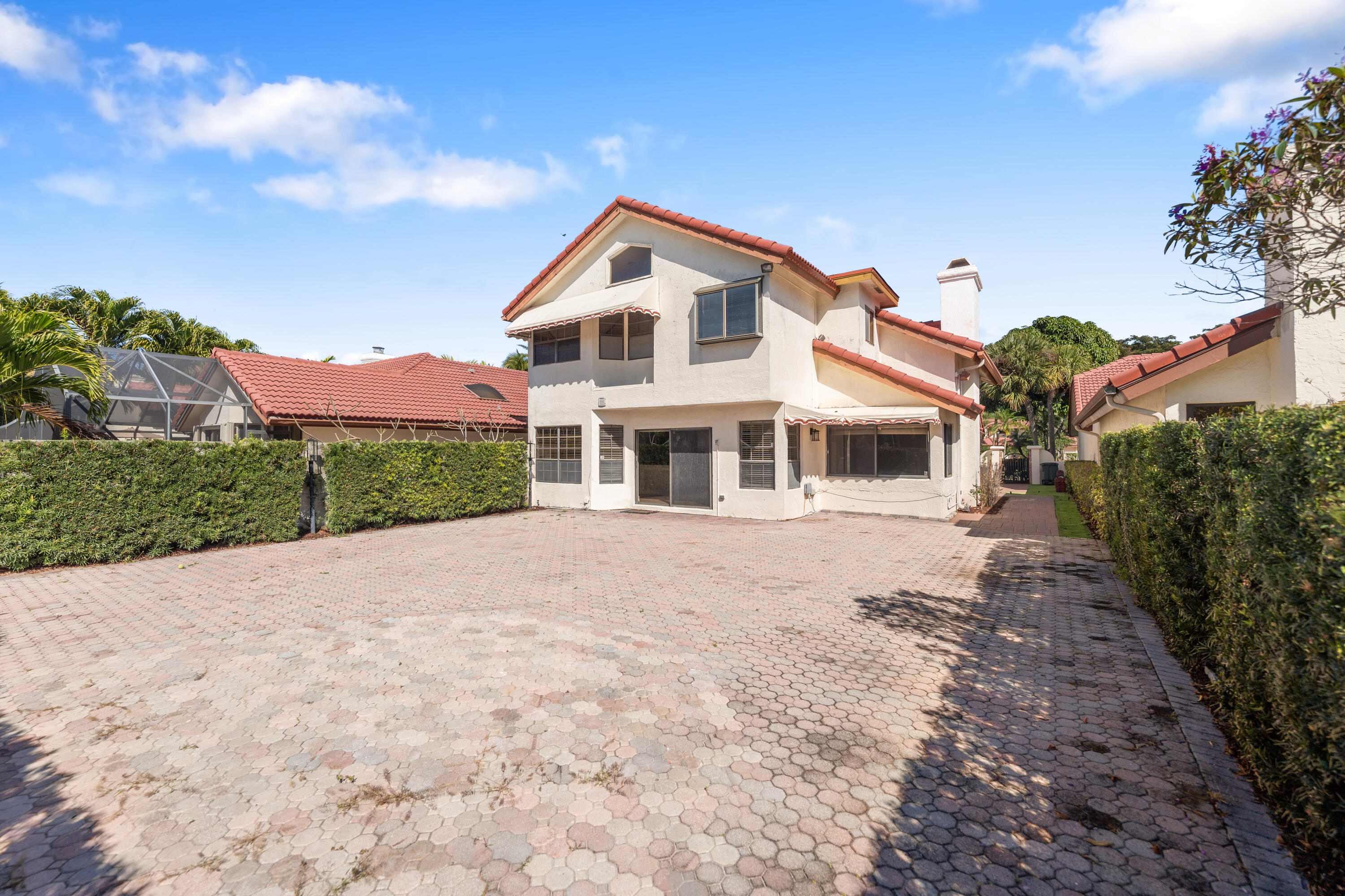 TOWN PLACE CLUB VILLAS - Residential