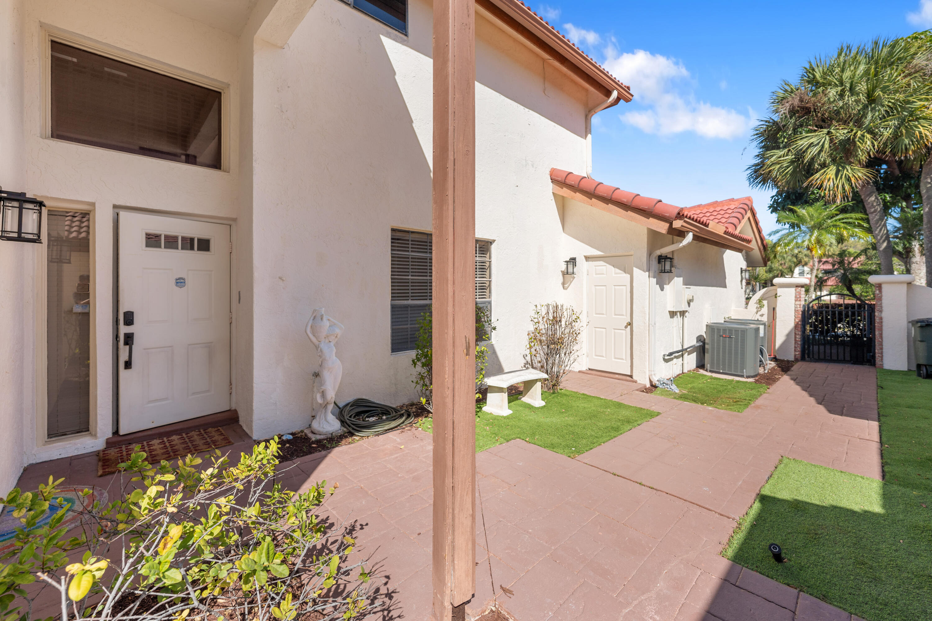 TOWN PLACE CLUB VILLAS - Residential