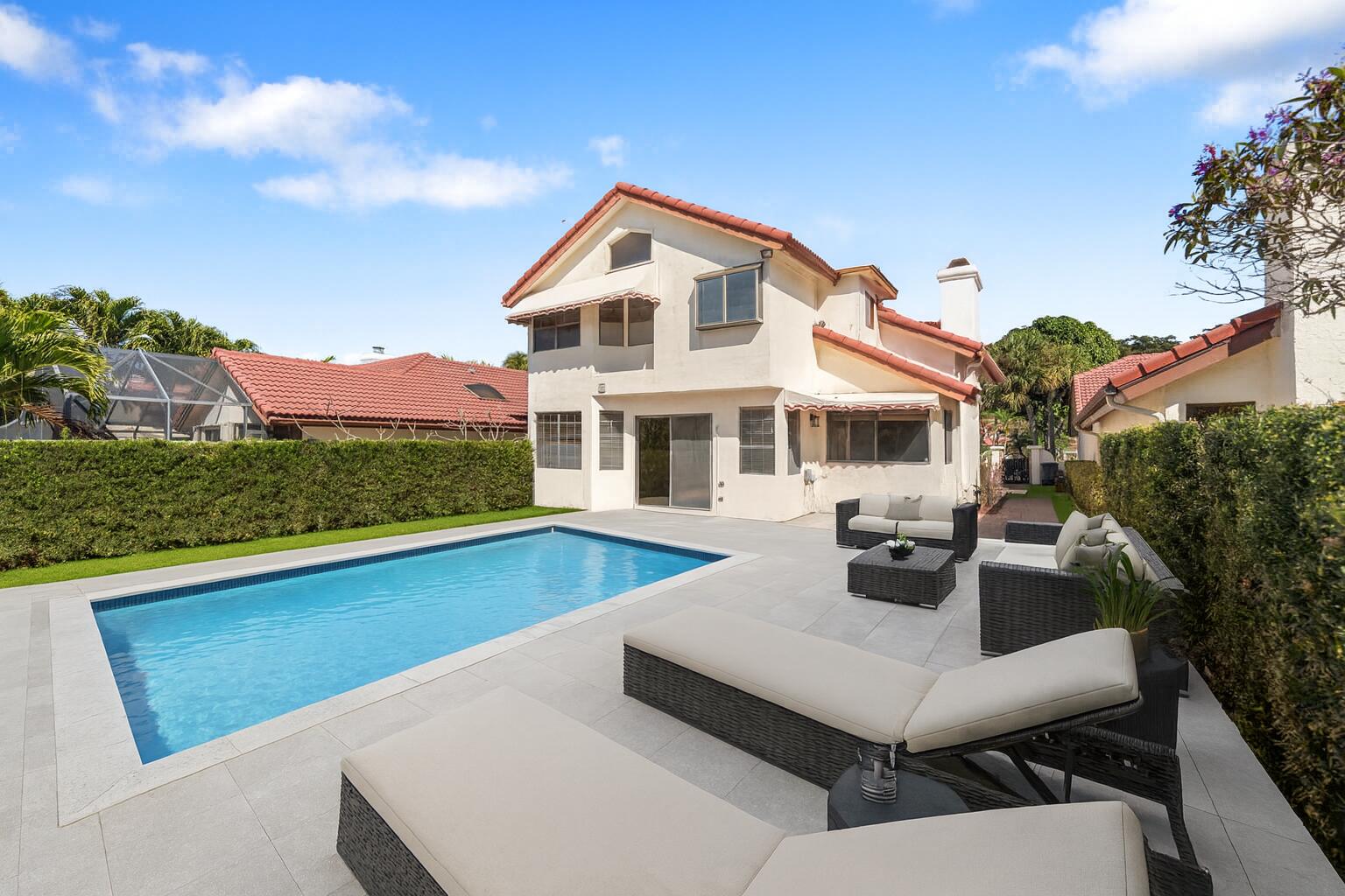 TOWN PLACE CLUB VILLAS - Residential