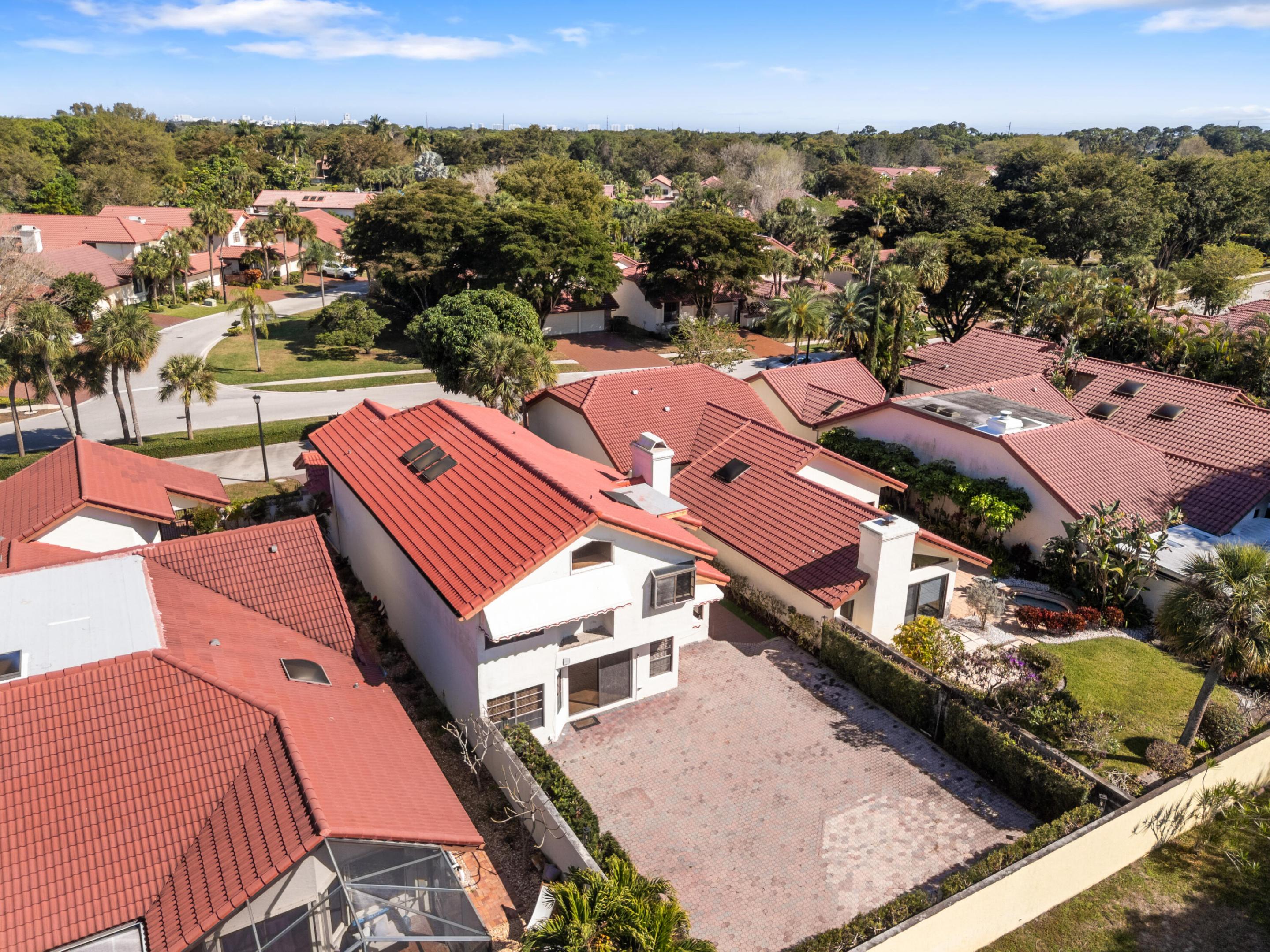 TOWN PLACE CLUB VILLAS - Residential