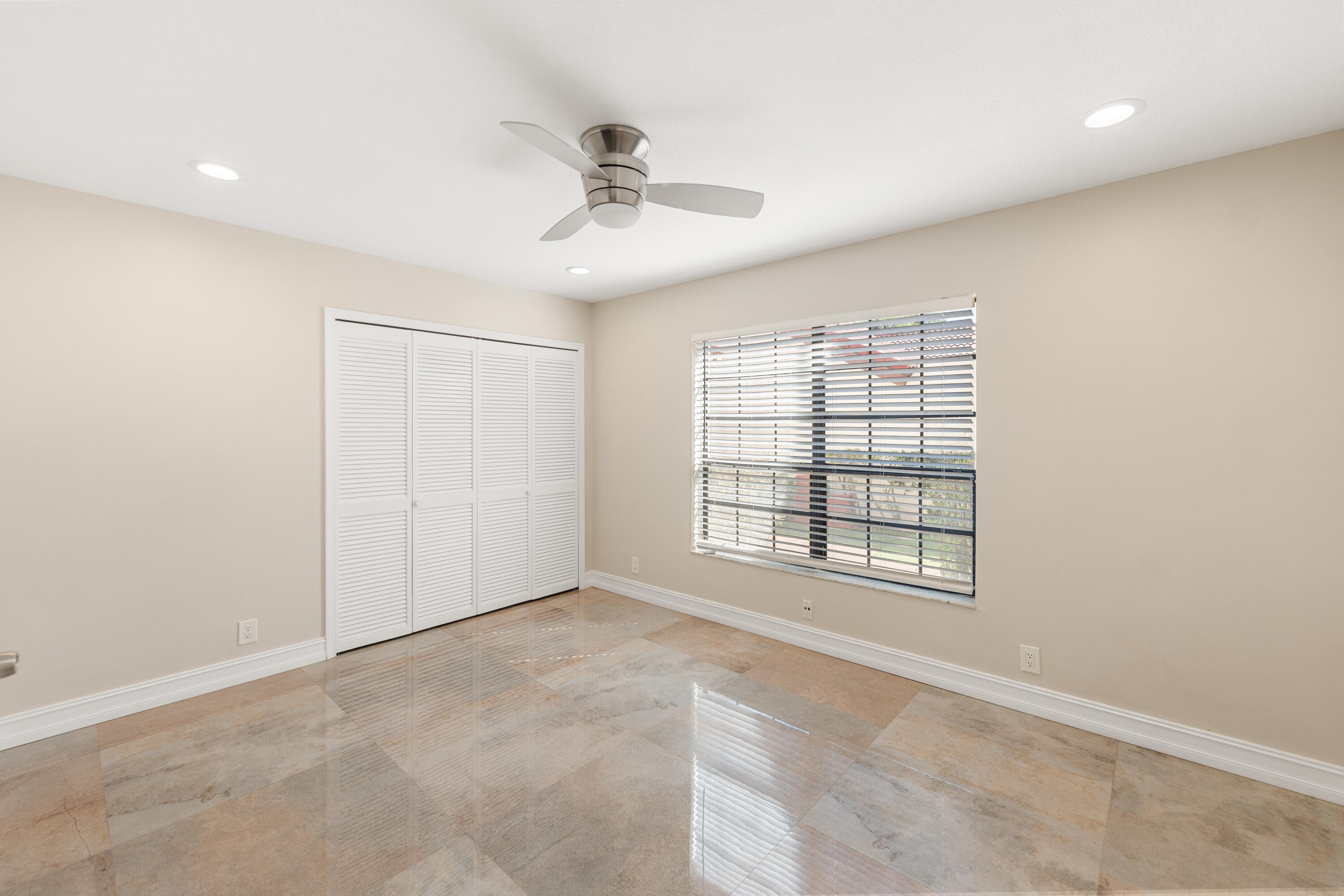 TOWN PLACE CLUB VILLAS - Residential