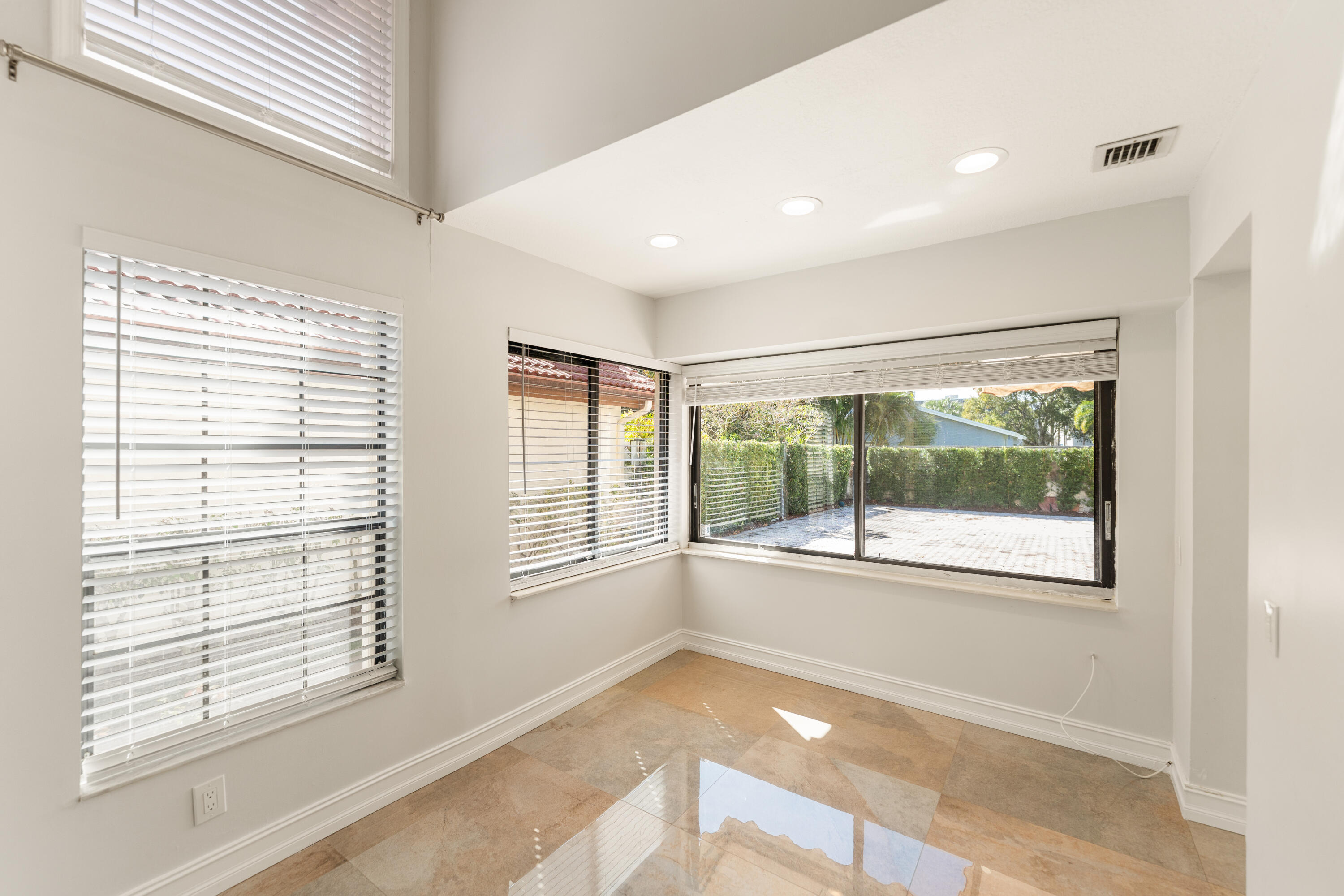 TOWN PLACE CLUB VILLAS - Residential