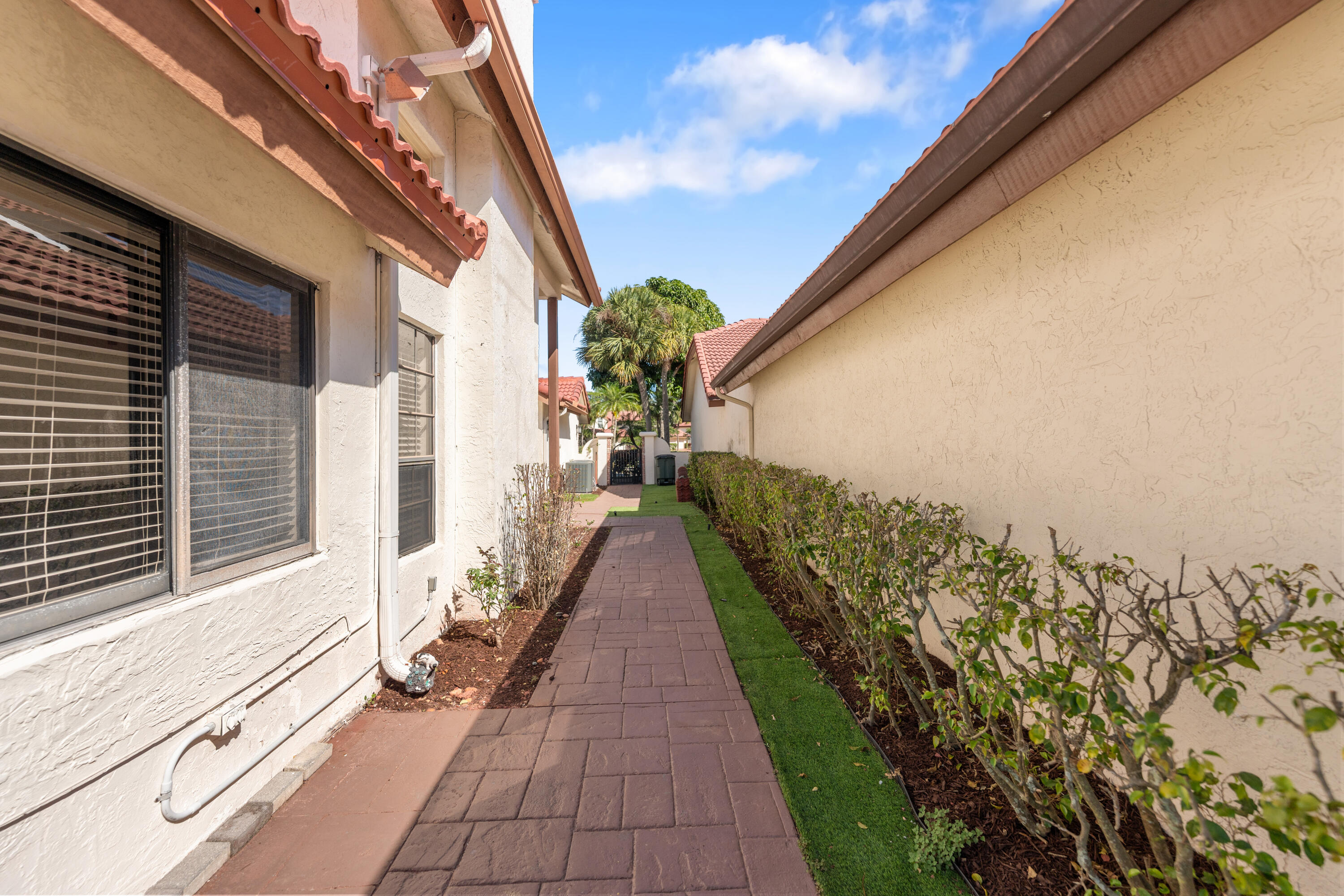 TOWN PLACE CLUB VILLAS - Residential