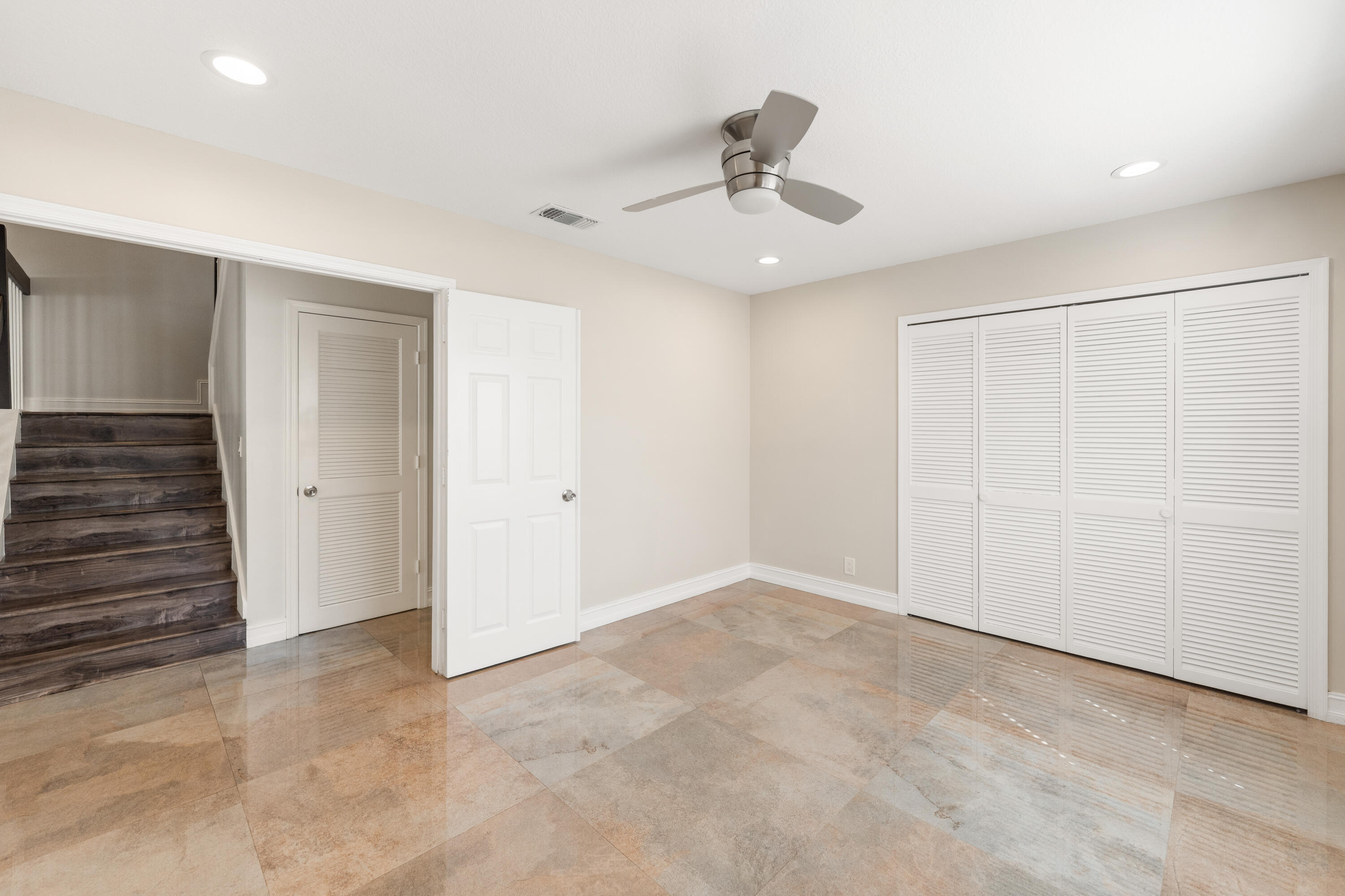 TOWN PLACE CLUB VILLAS - Residential