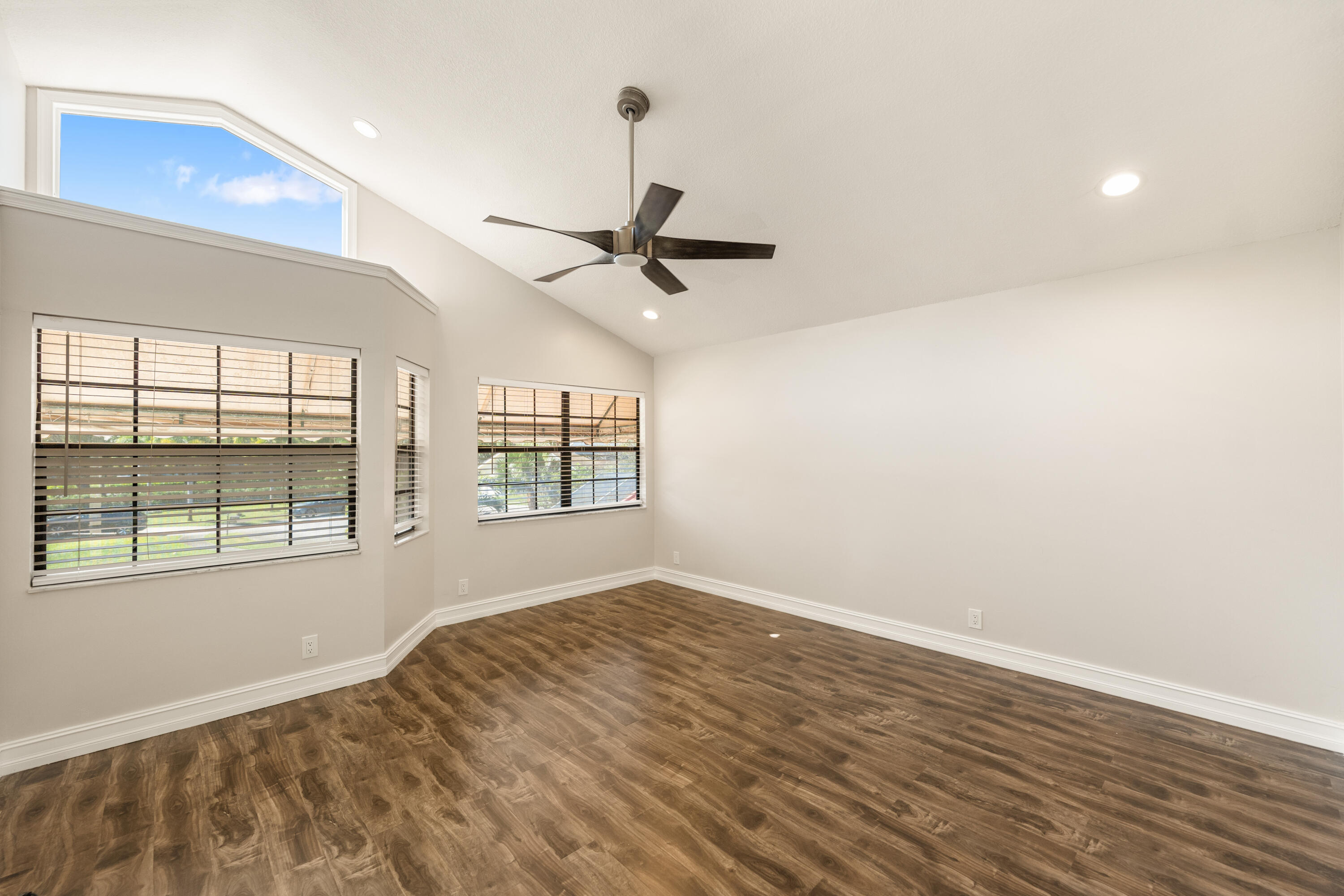 TOWN PLACE CLUB VILLAS - Residential