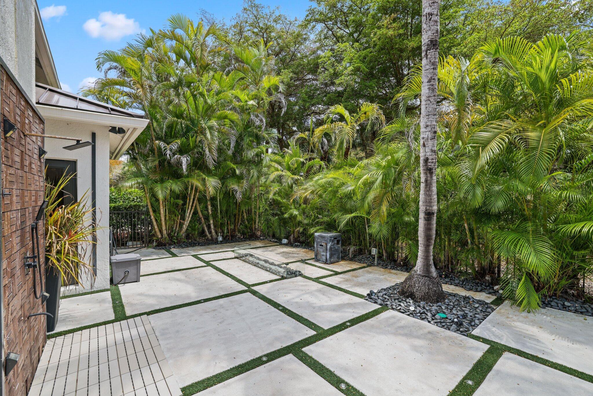 SUNSET LAKES PLAT TWO - Residential
