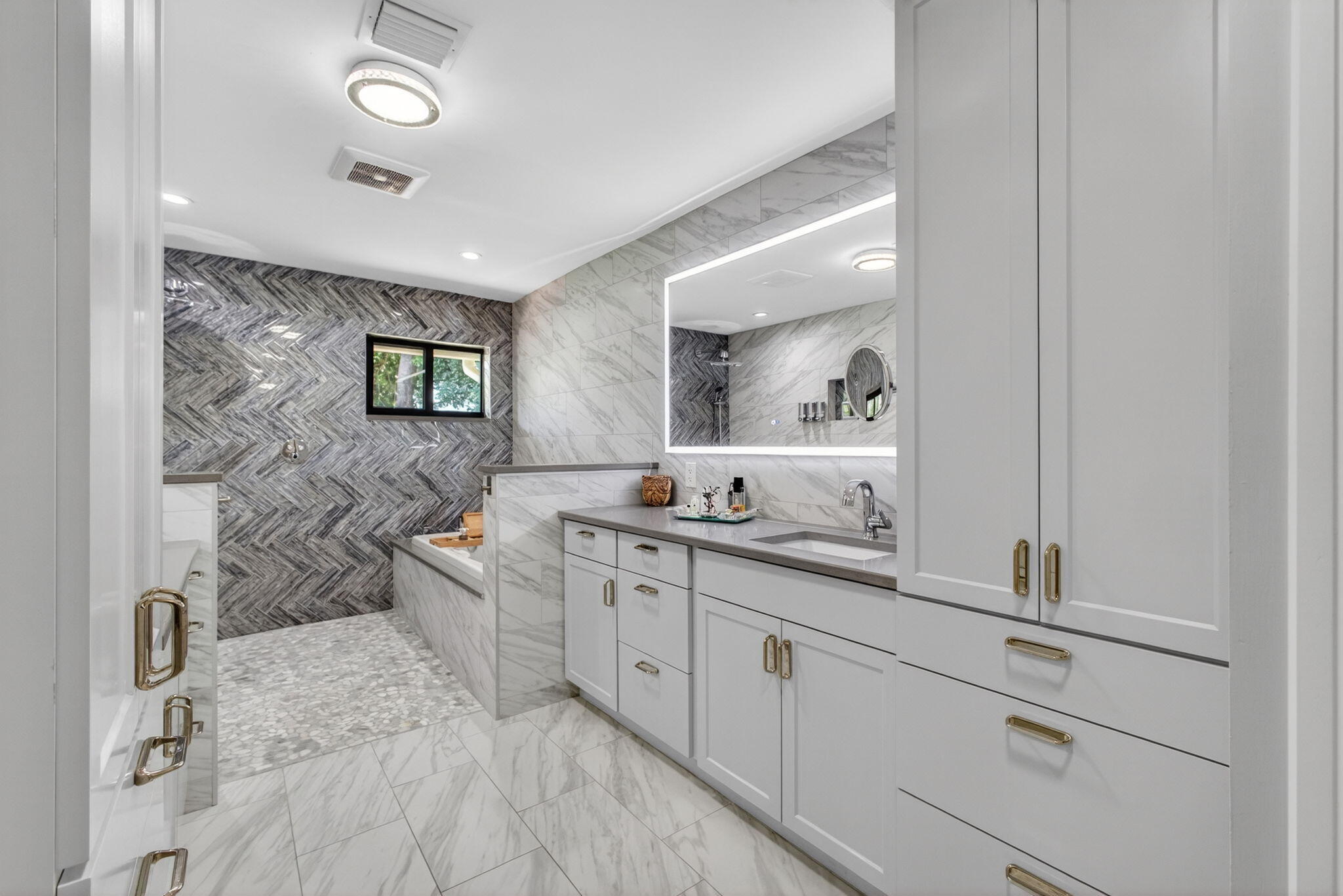 EASTPOINTE COUNTRY CLUB 8 - Residential