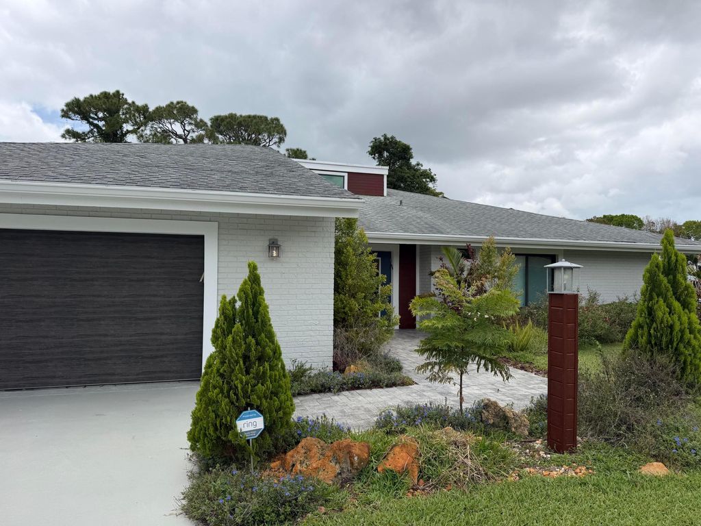 Photo of 13315 Saffron Cir, Palm Beach Gardens, FL 33418 (MLS # B26022867)
