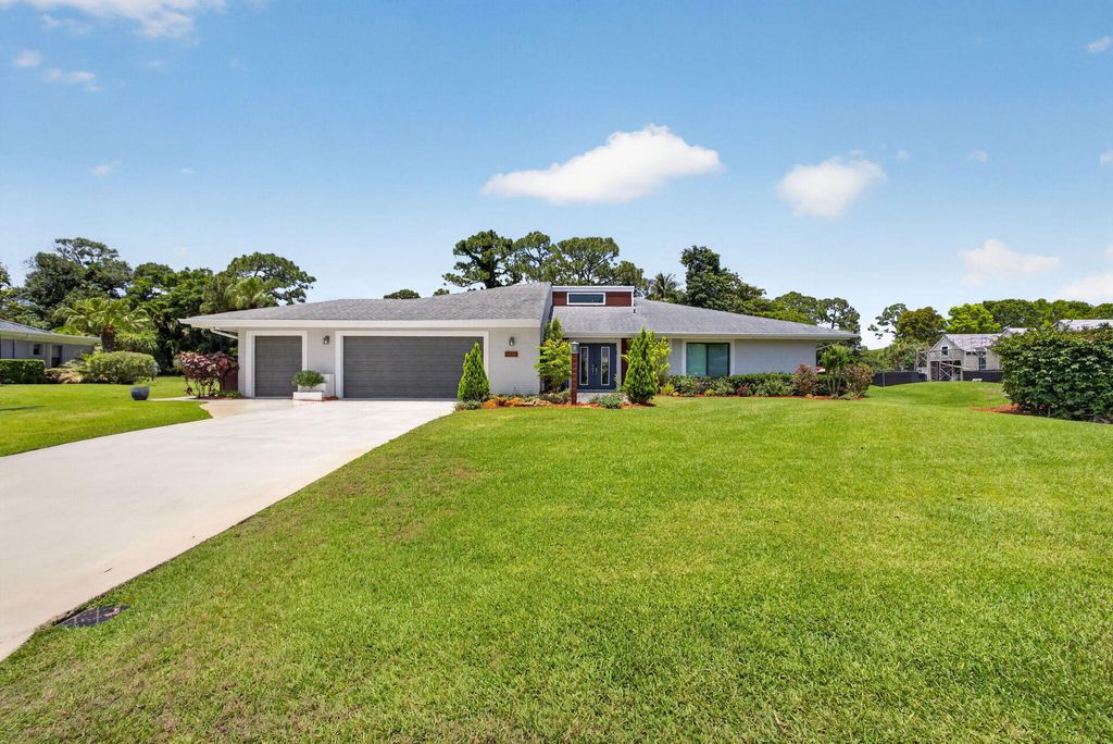 Photo of 13315 Saffron Circle, Palm Beach Gardens, FL 33418 (MLS # B26022867)