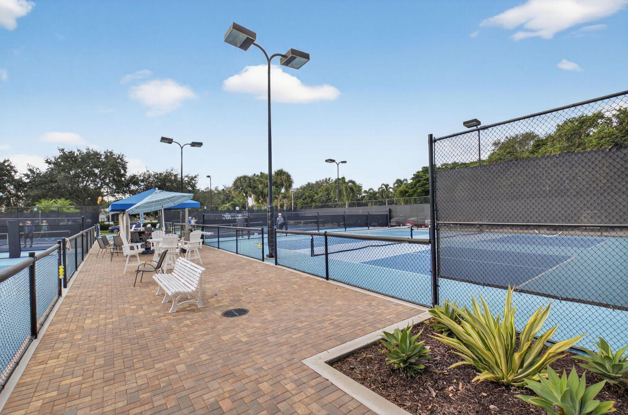 VALENCIA LAKES - Residential