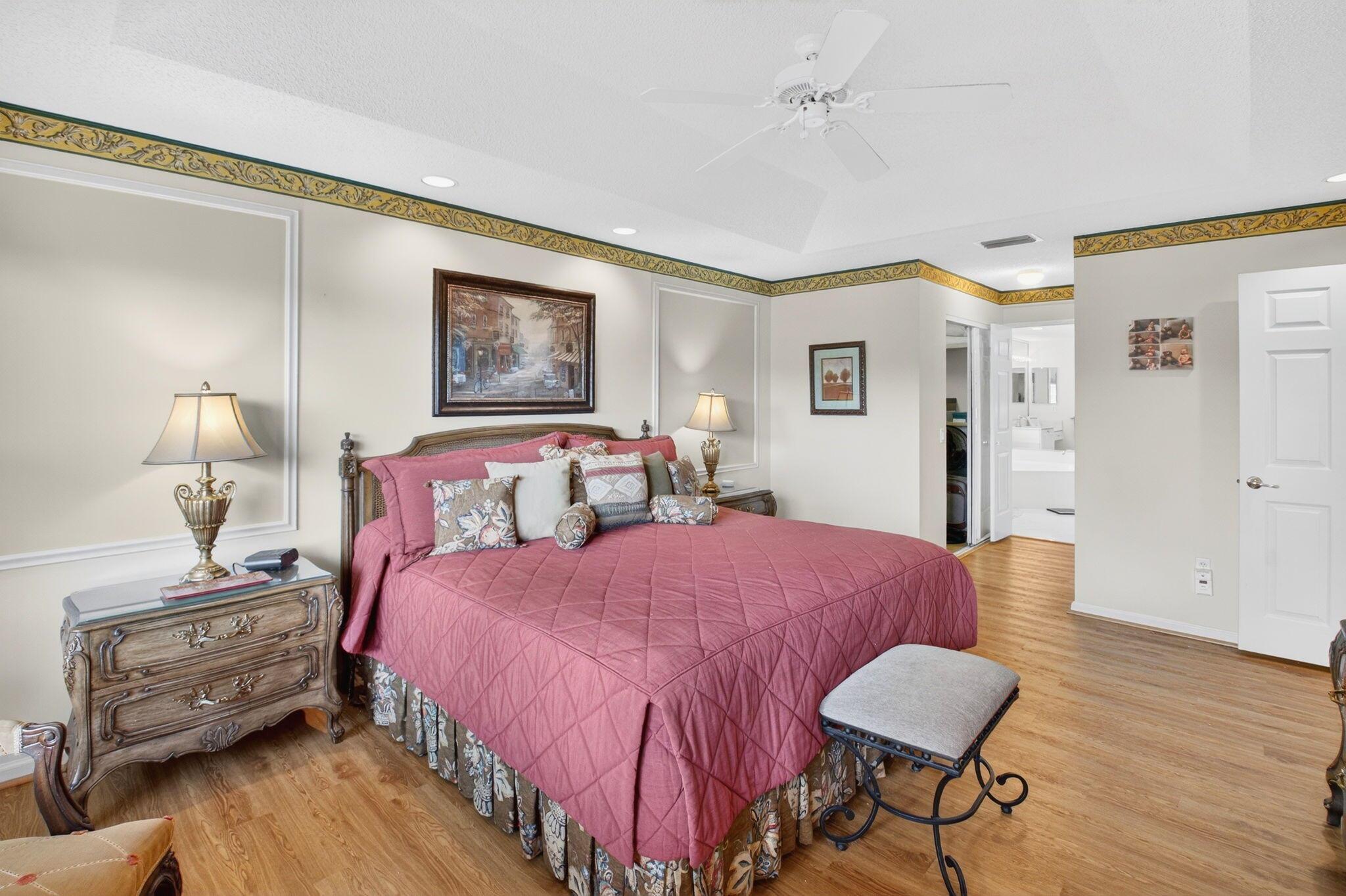 VALENCIA LAKES - Residential