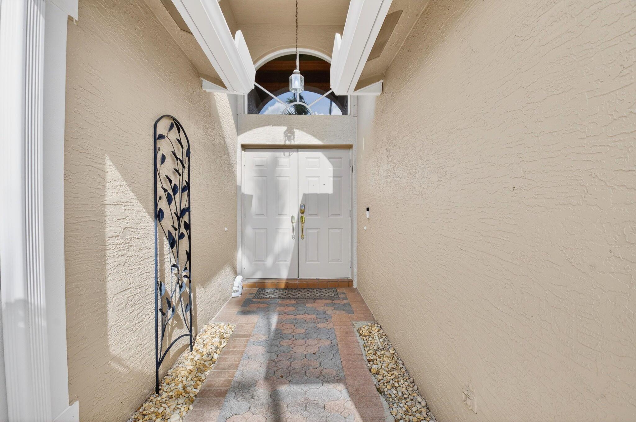 VALENCIA LAKES - Residential