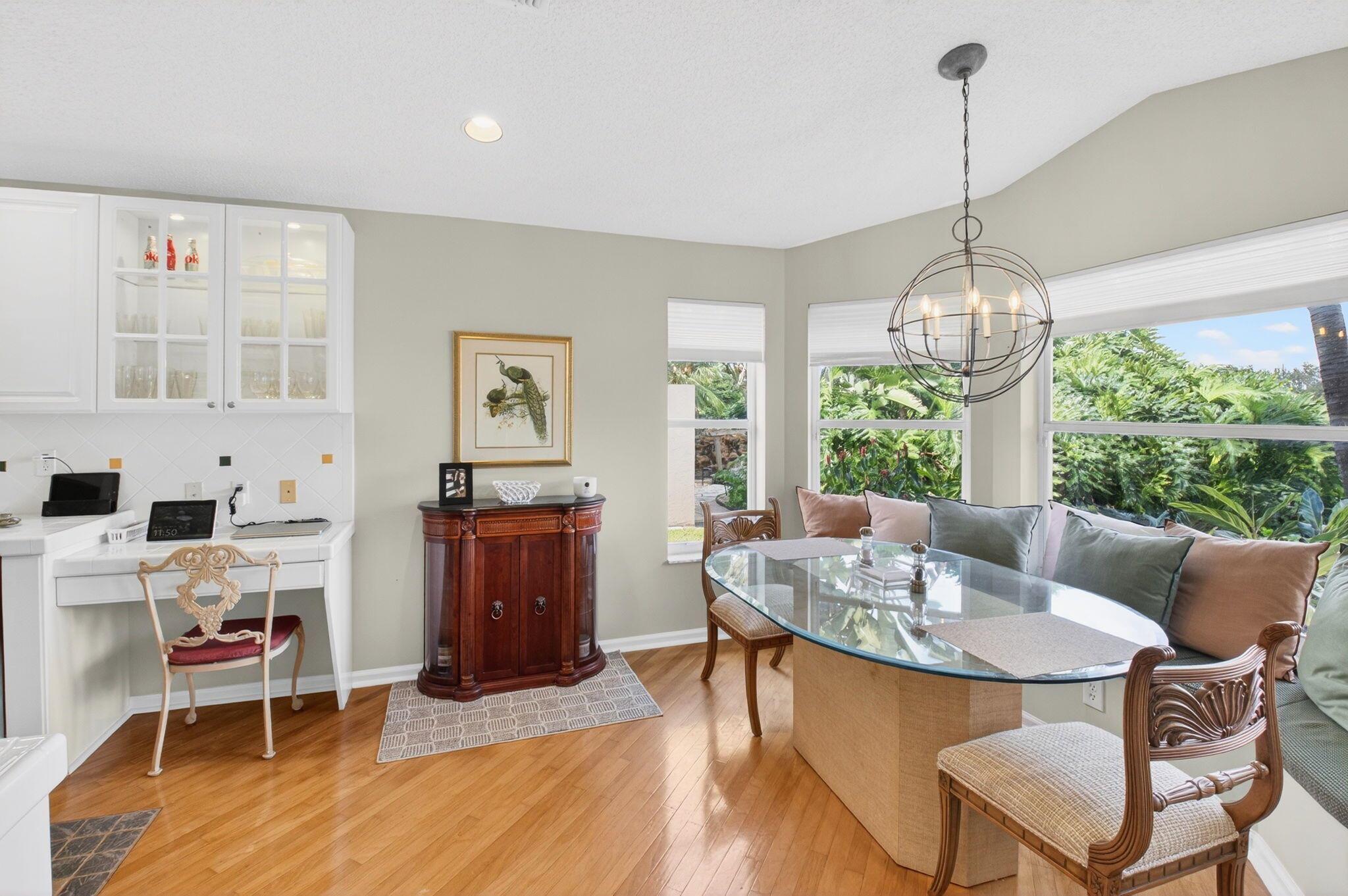 VALENCIA LAKES - Residential