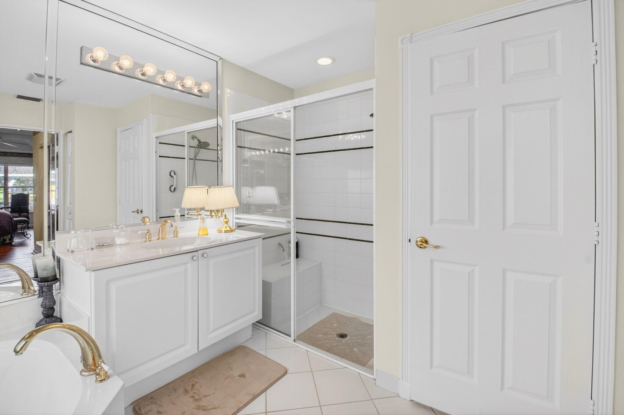 VALENCIA LAKES - Residential