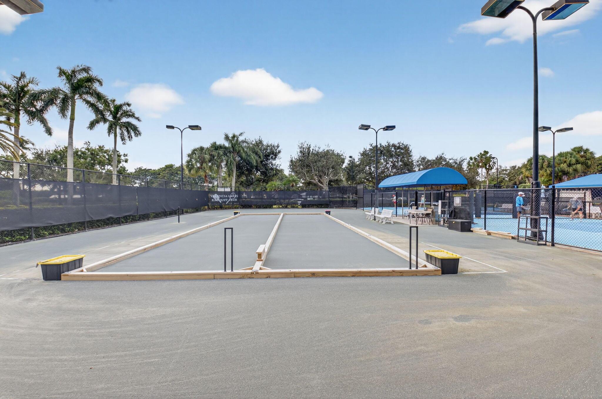 VALENCIA LAKES - Residential