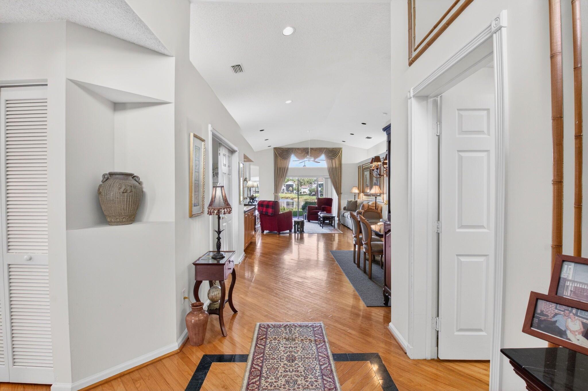 VALENCIA LAKES - Residential