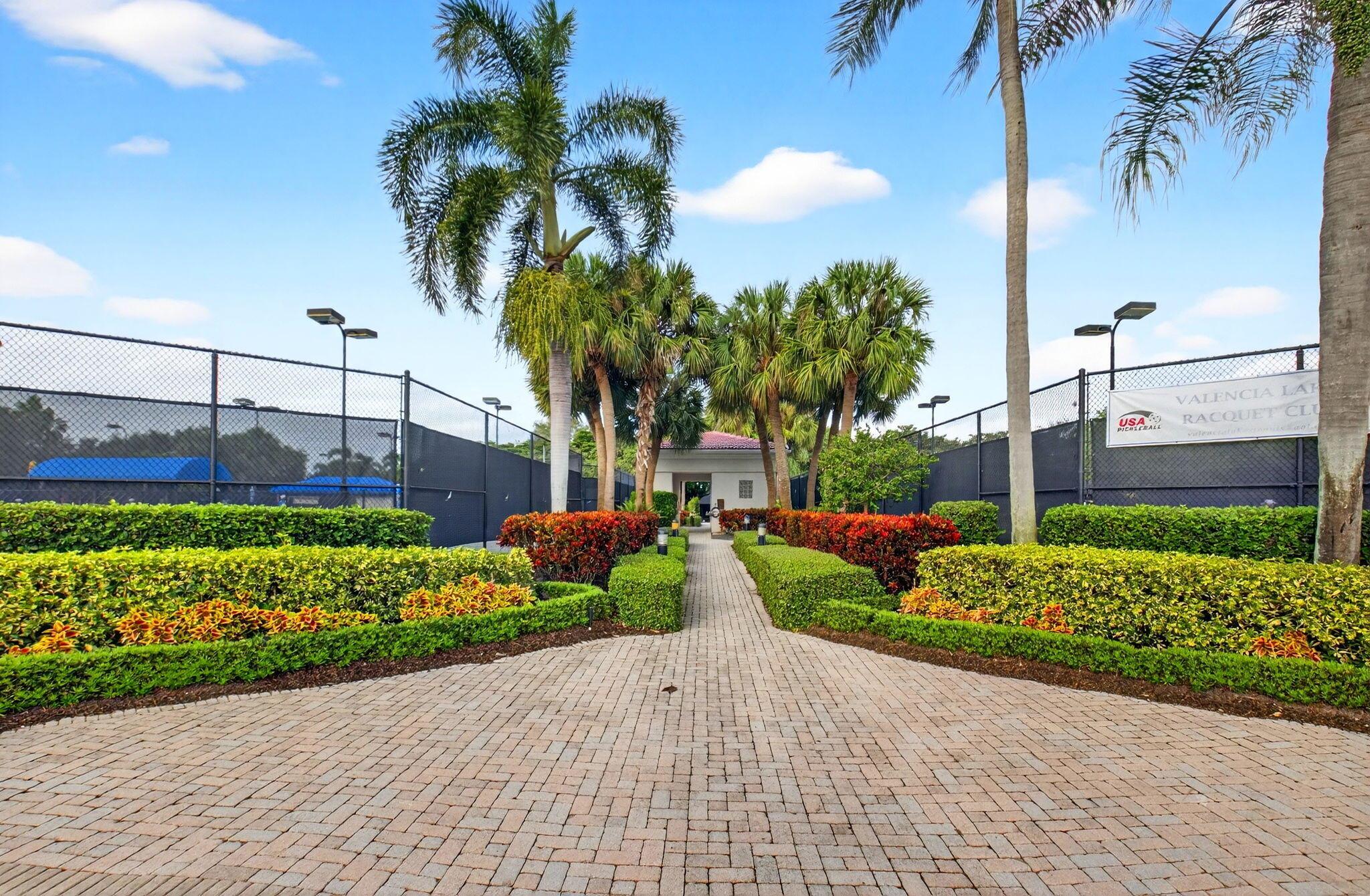 VALENCIA LAKES - Residential