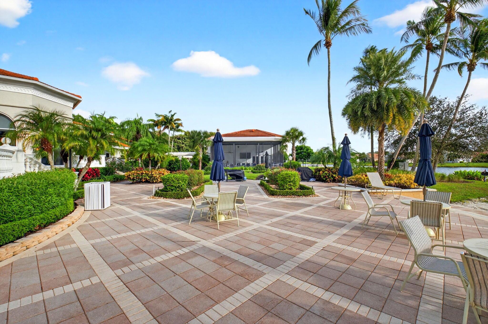 VALENCIA LAKES - Residential