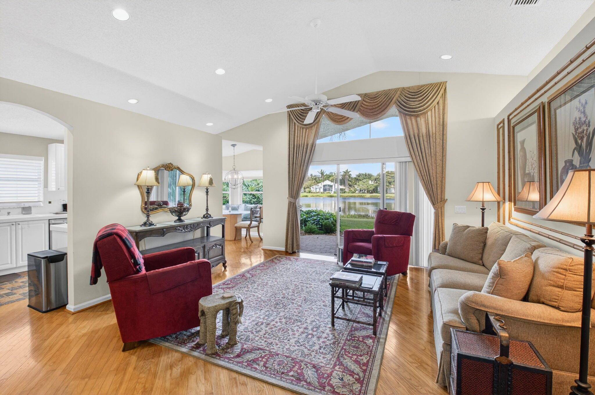 VALENCIA LAKES - Residential