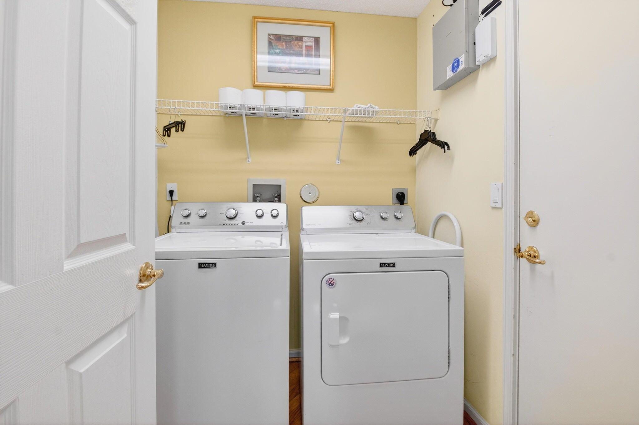 VALENCIA LAKES - Residential