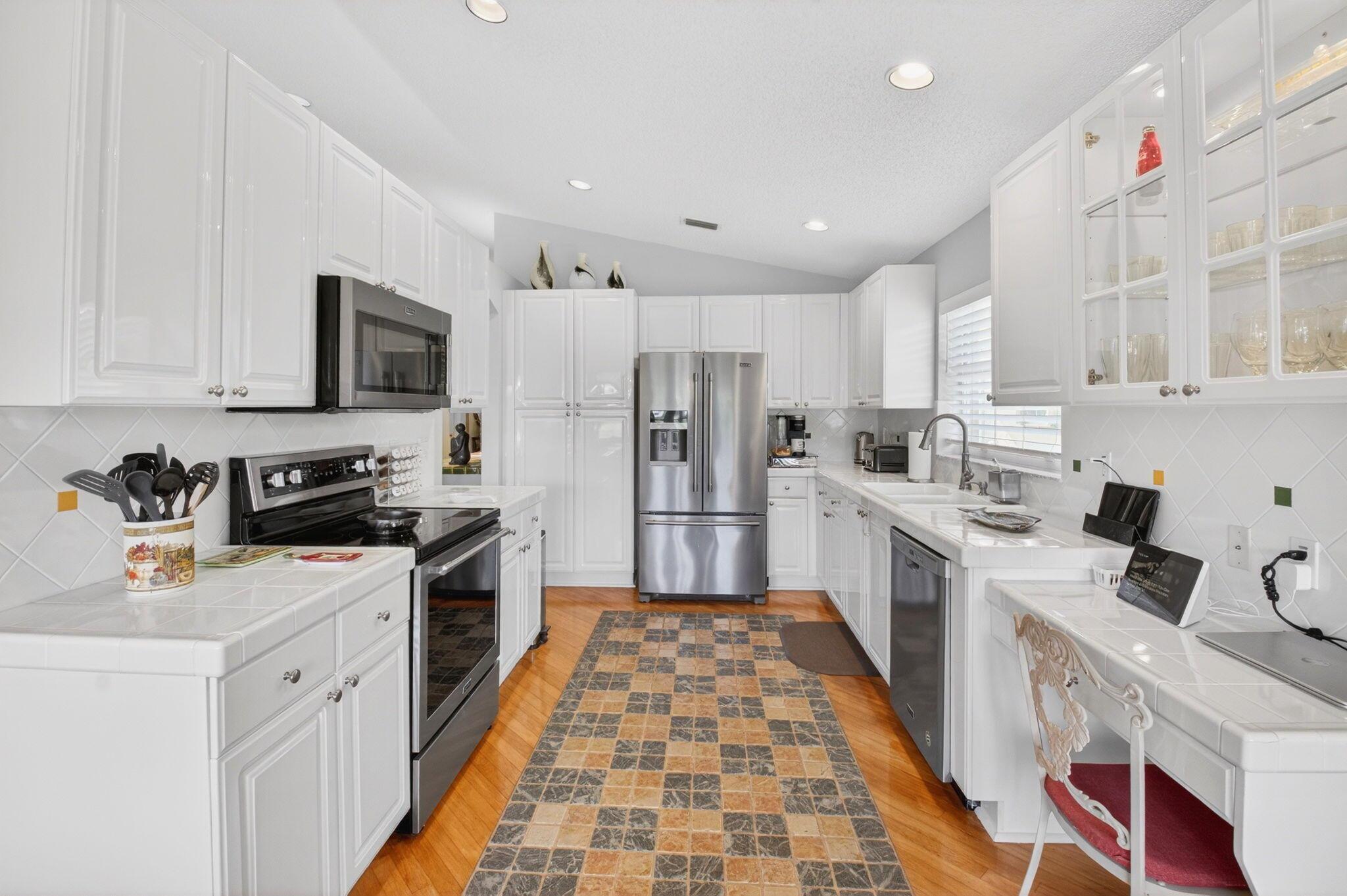 VALENCIA LAKES - Residential