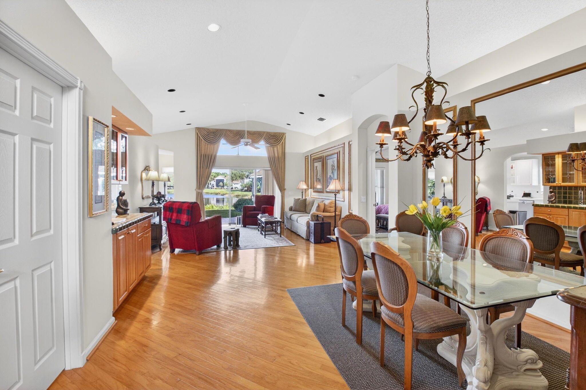 VALENCIA LAKES - Residential