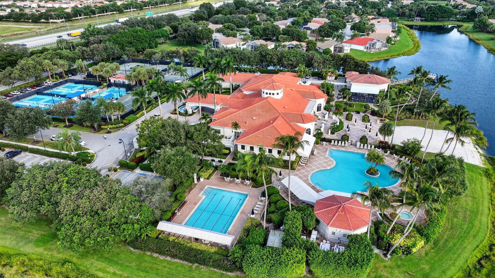 VALENCIA LAKES - Residential