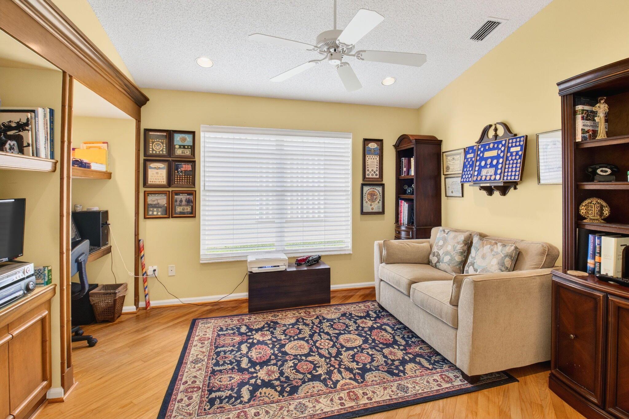 VALENCIA LAKES - Residential