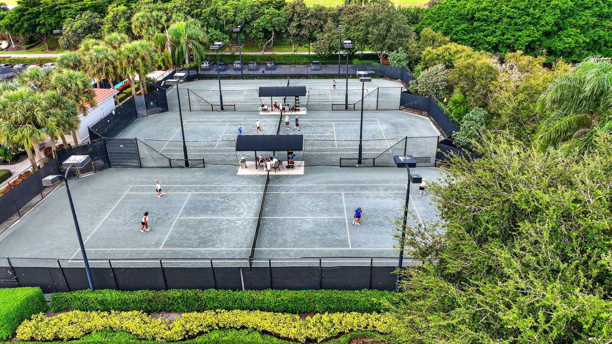 VALENCIA LAKES - Residential