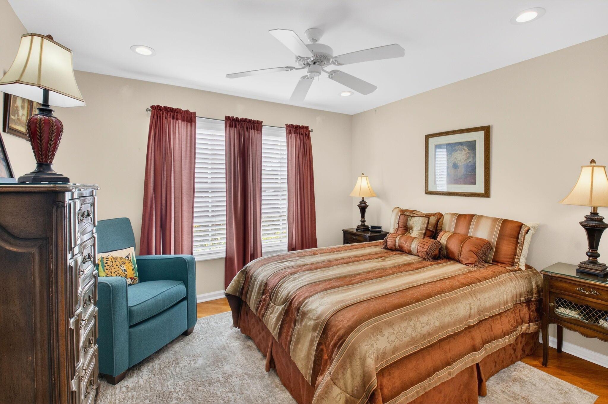 VALENCIA LAKES - Residential