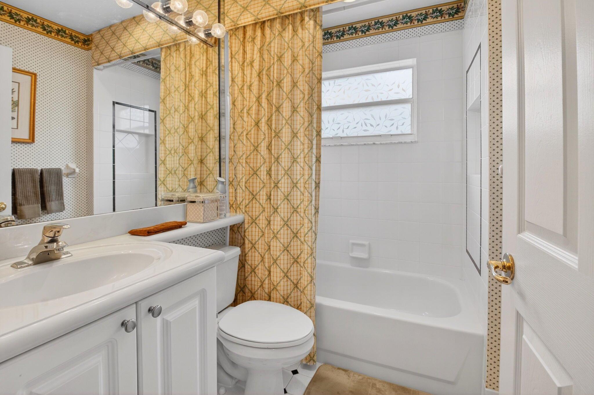 VALENCIA LAKES - Residential