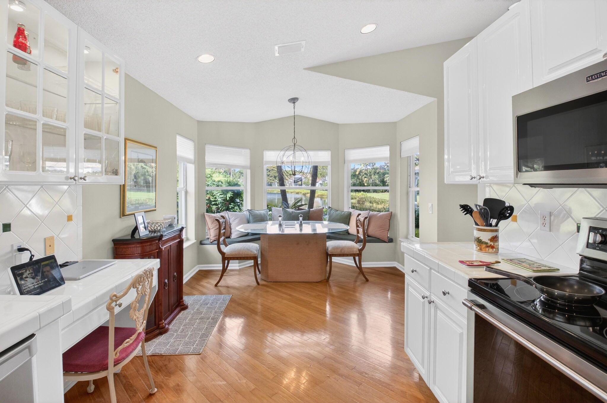 VALENCIA LAKES - Residential