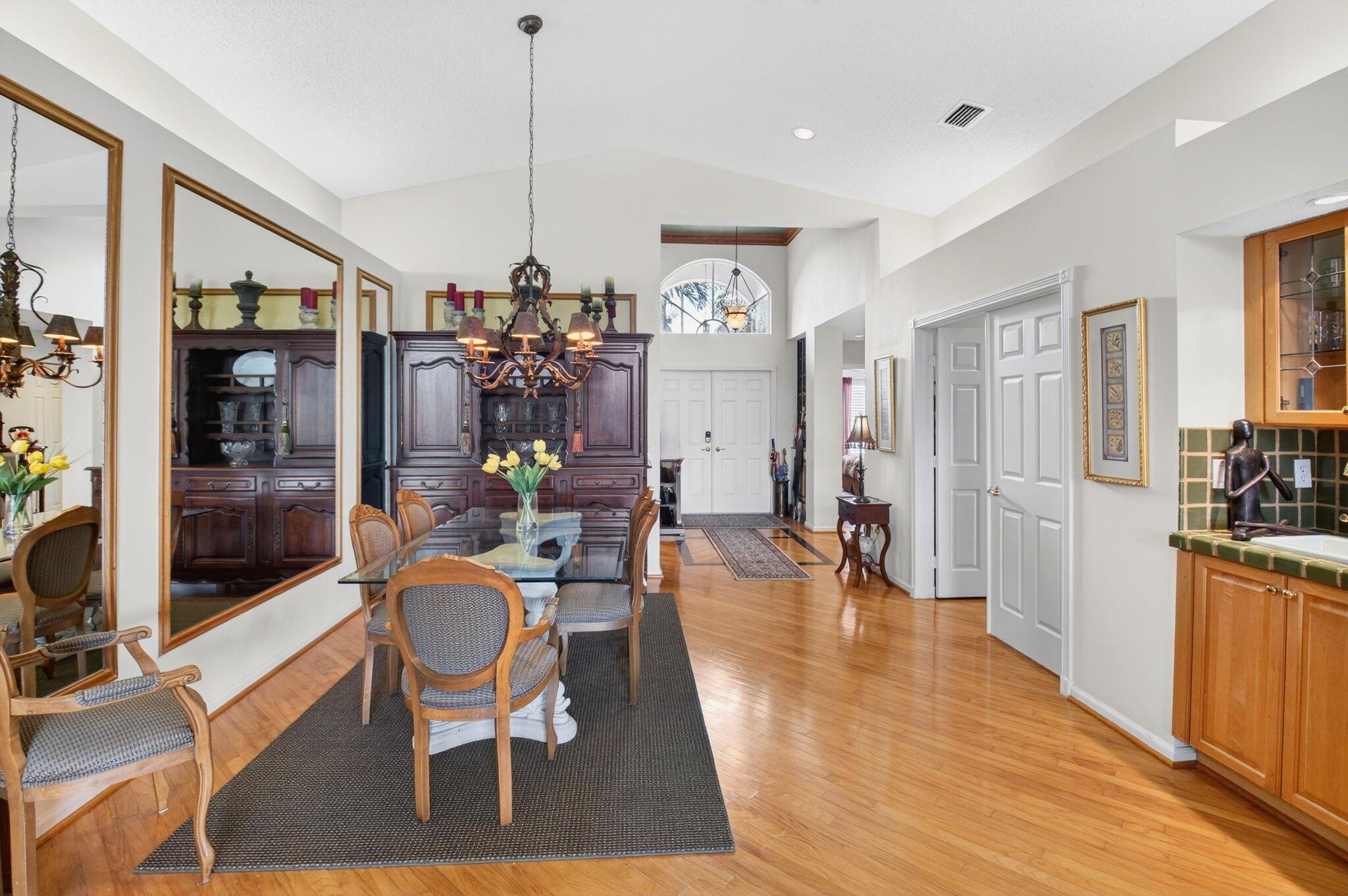 VALENCIA LAKES - Residential