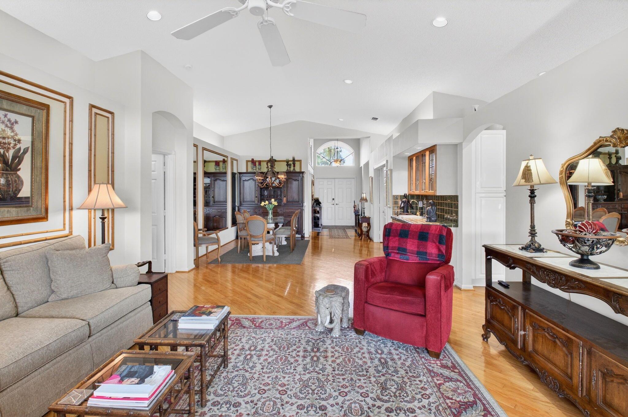 VALENCIA LAKES - Residential