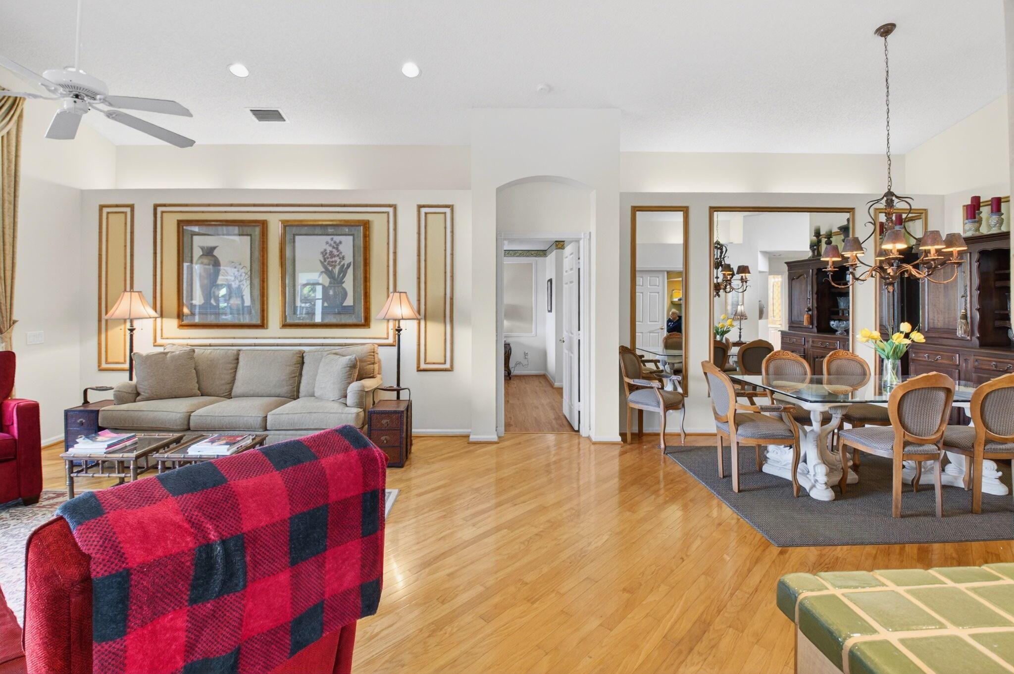 VALENCIA LAKES - Residential