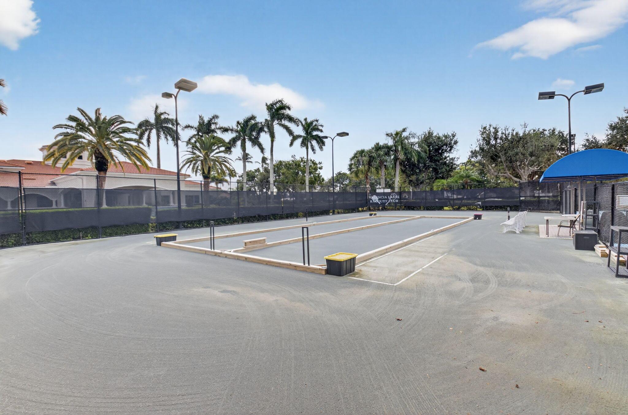 VALENCIA LAKES - Residential