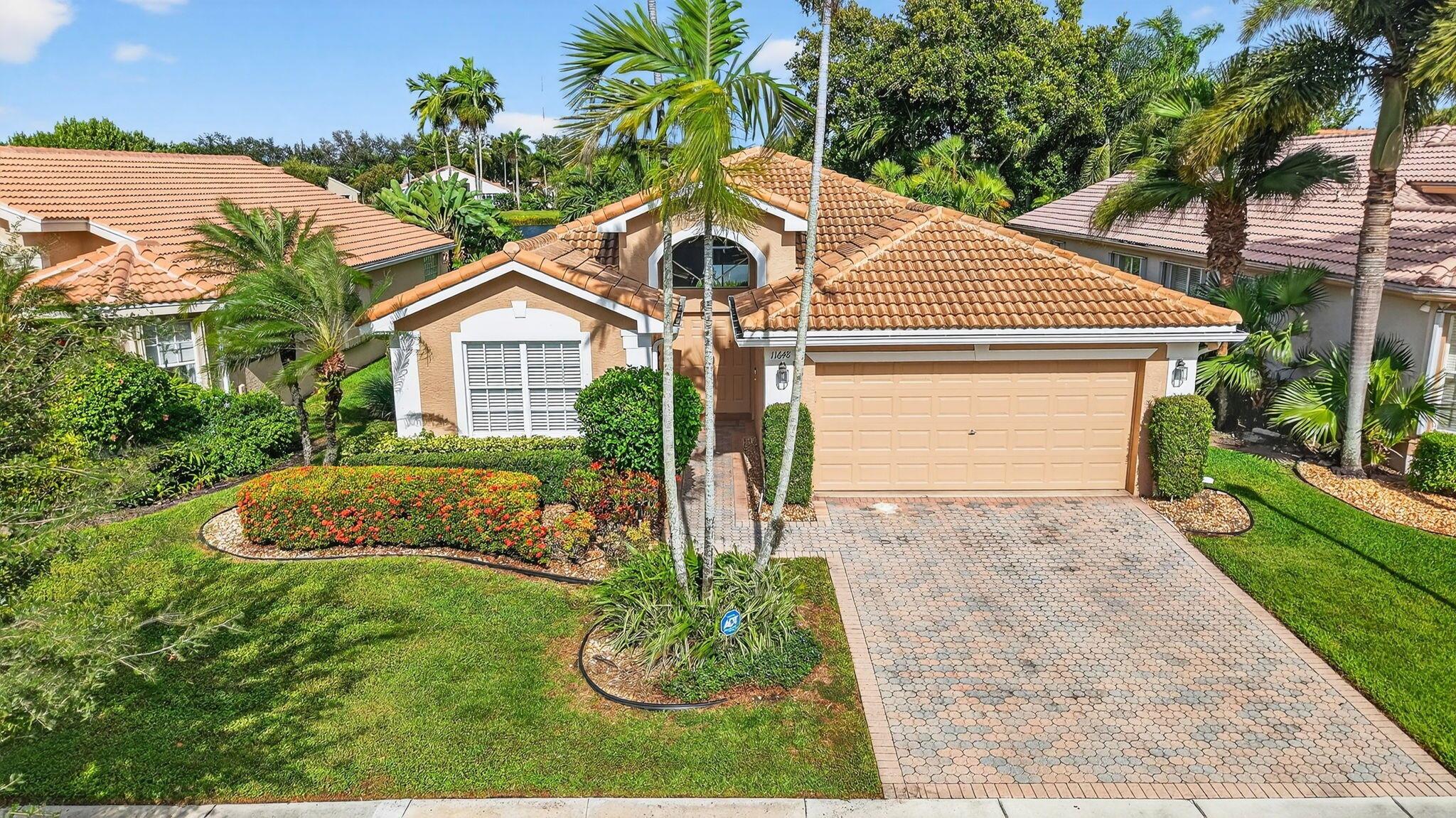 VALENCIA LAKES - Residential