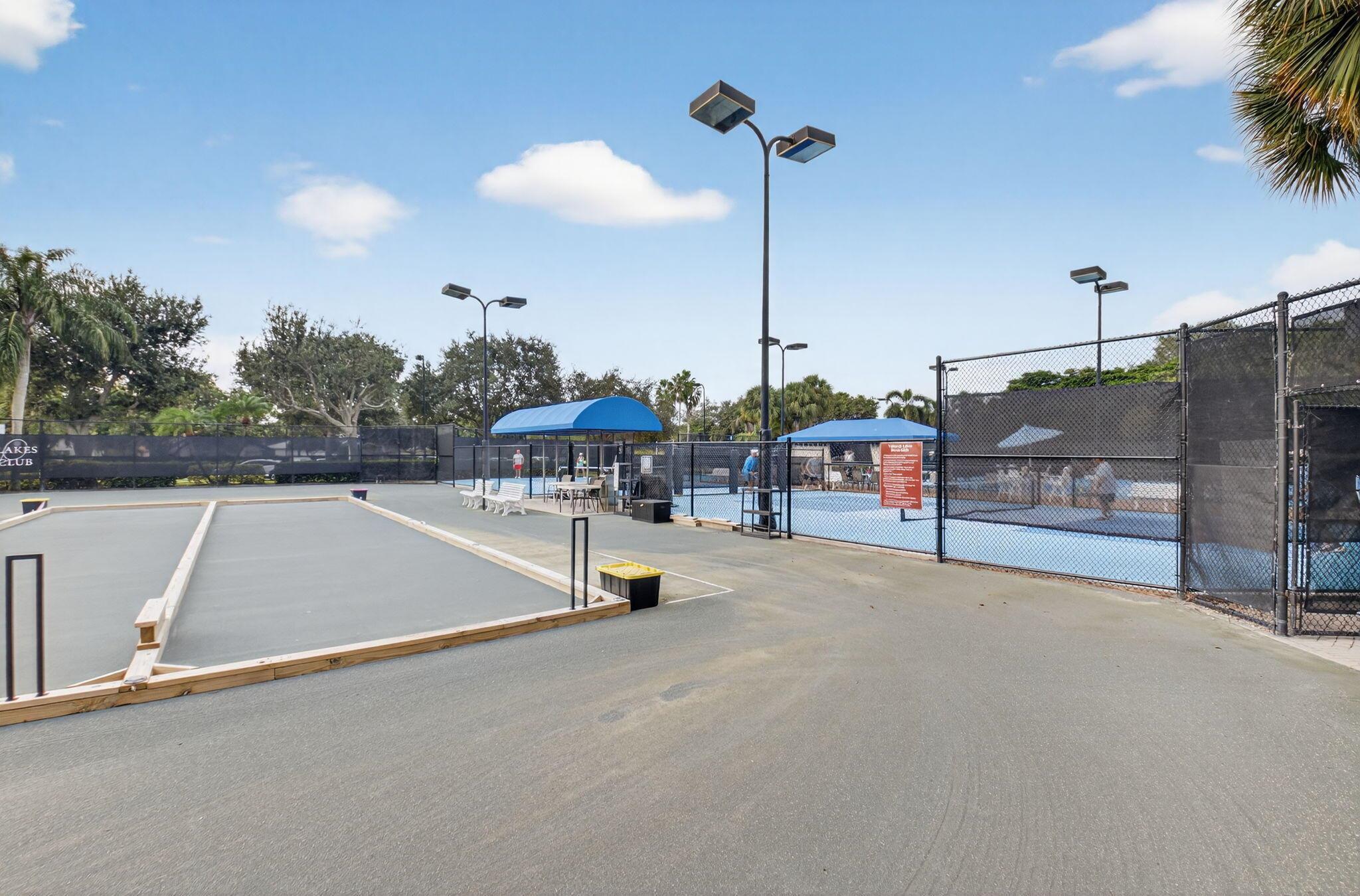 VALENCIA LAKES - Residential