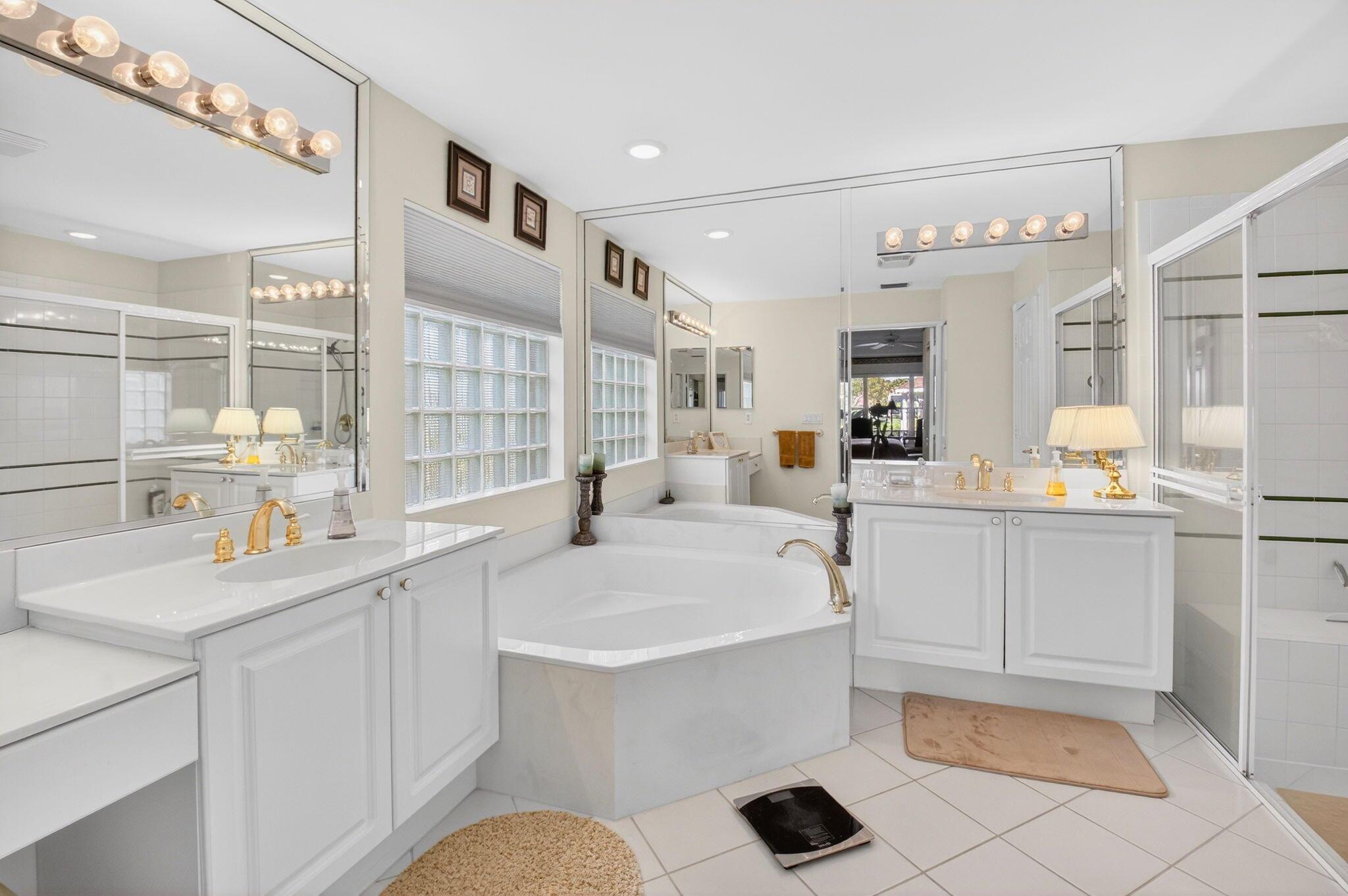 VALENCIA LAKES - Residential