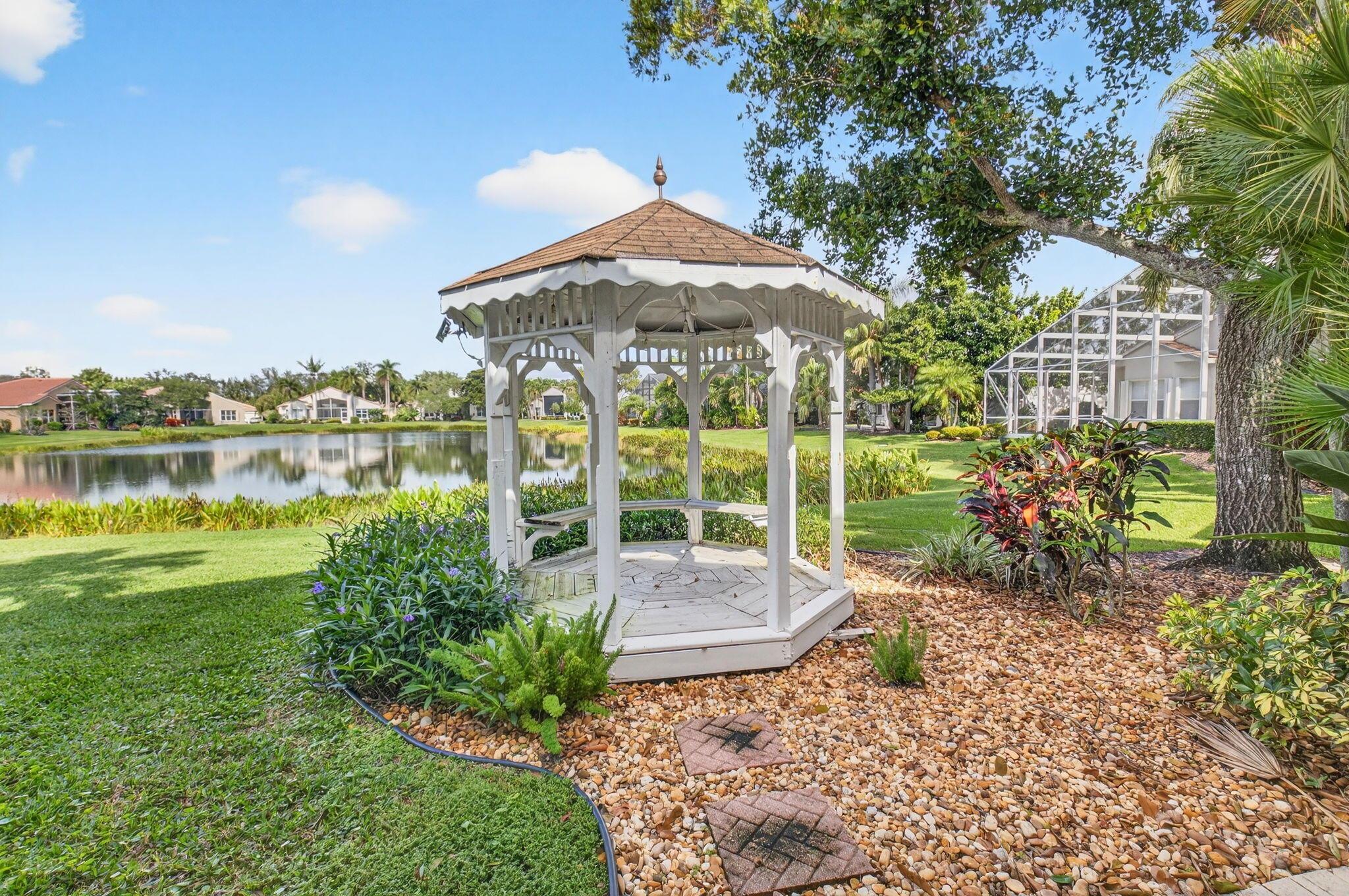 VALENCIA LAKES - Residential