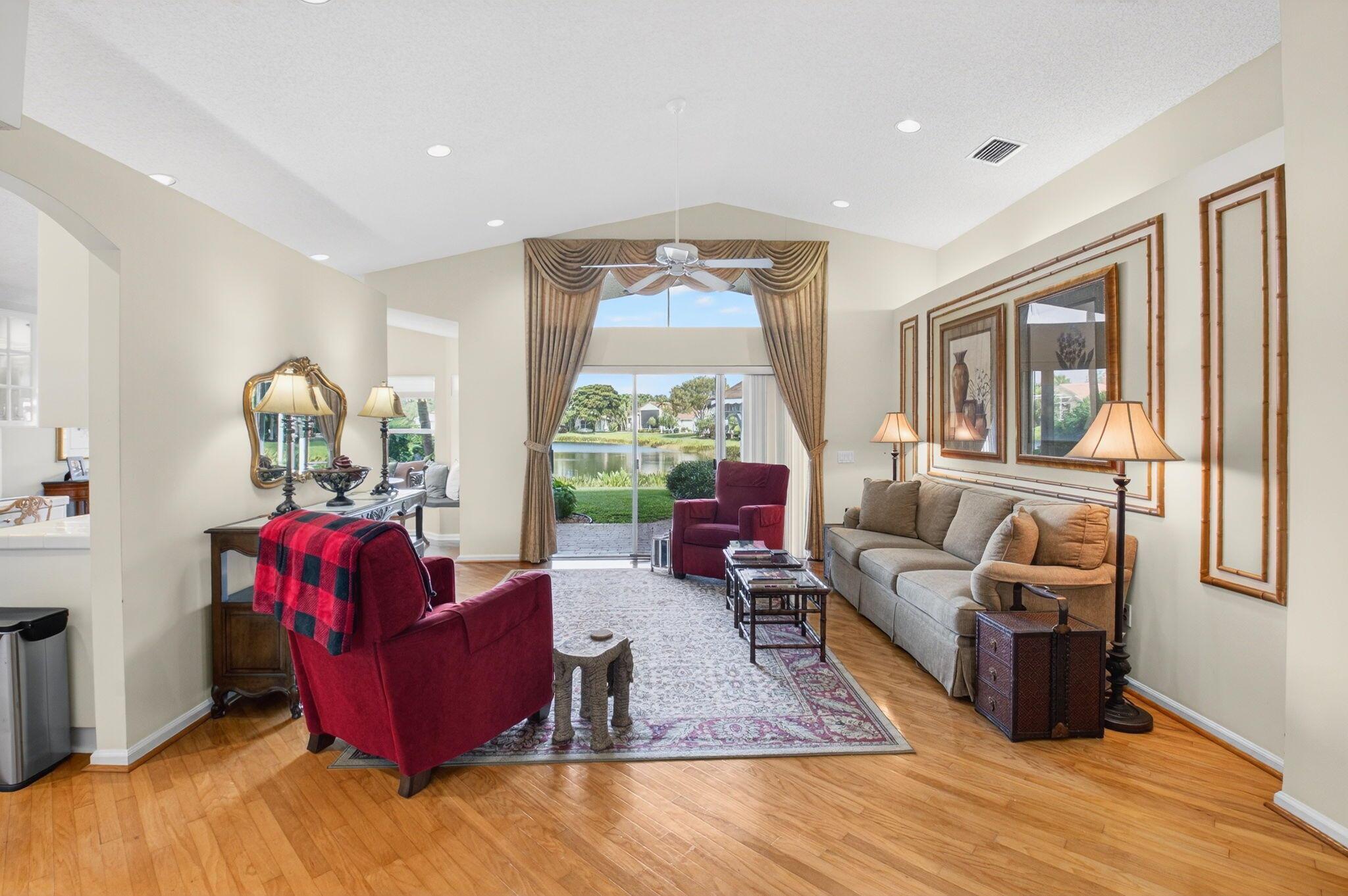 VALENCIA LAKES - Residential