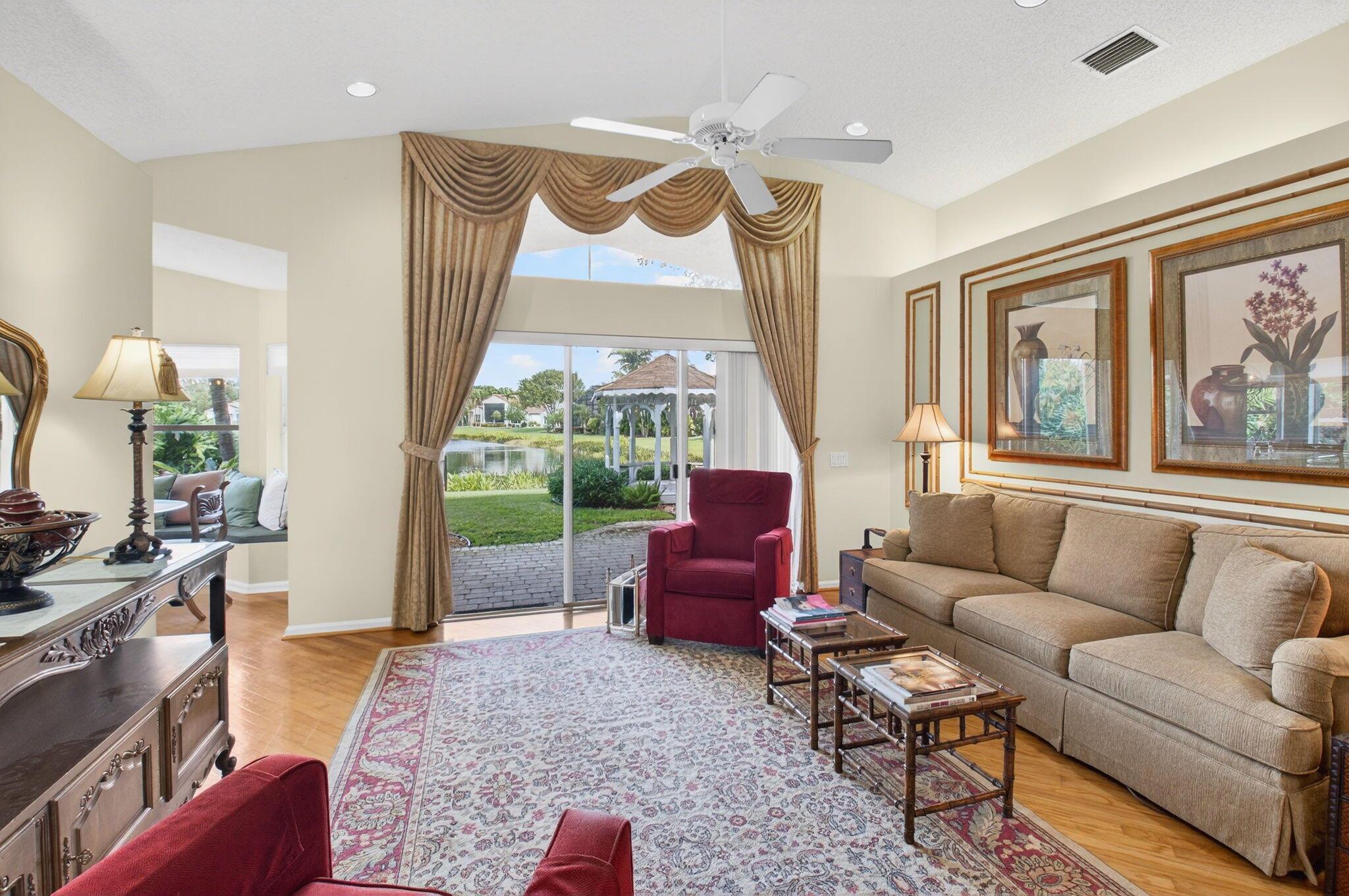 VALENCIA LAKES - Residential